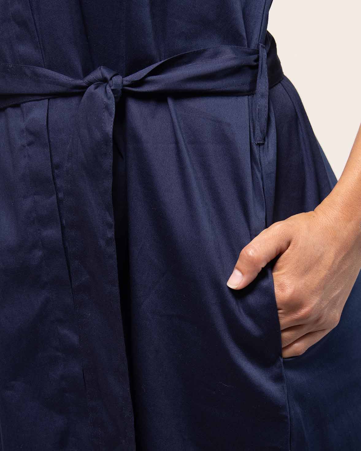 vestido-midi-marino-con-cinturon