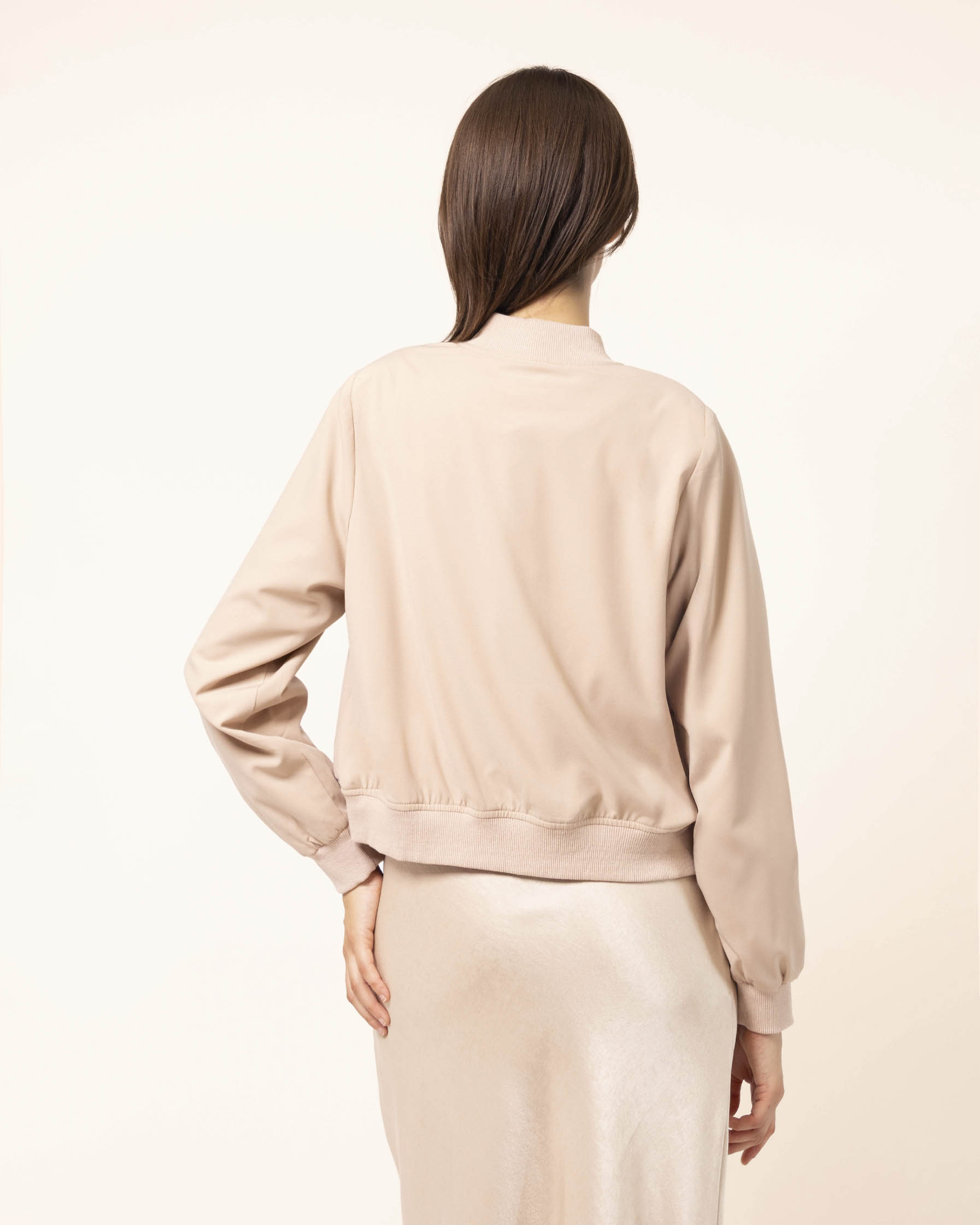 chamarra-comoda-con-botones-beige-STOP