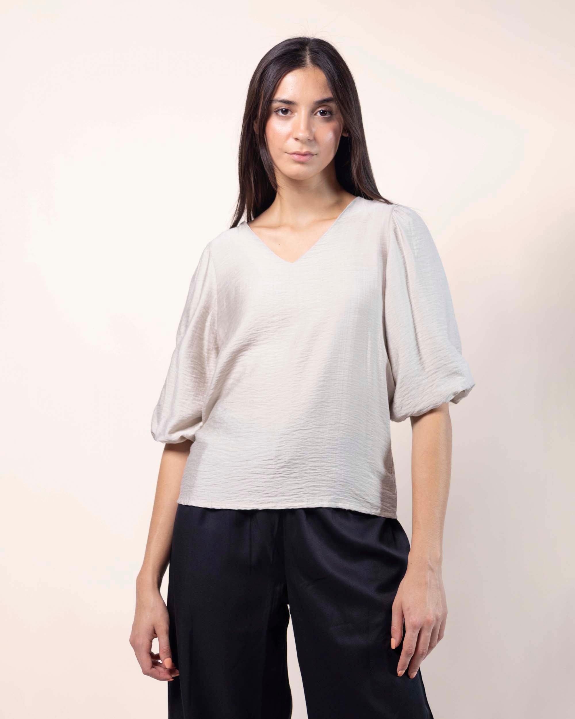 blusa-beige-cuello-V-STOP