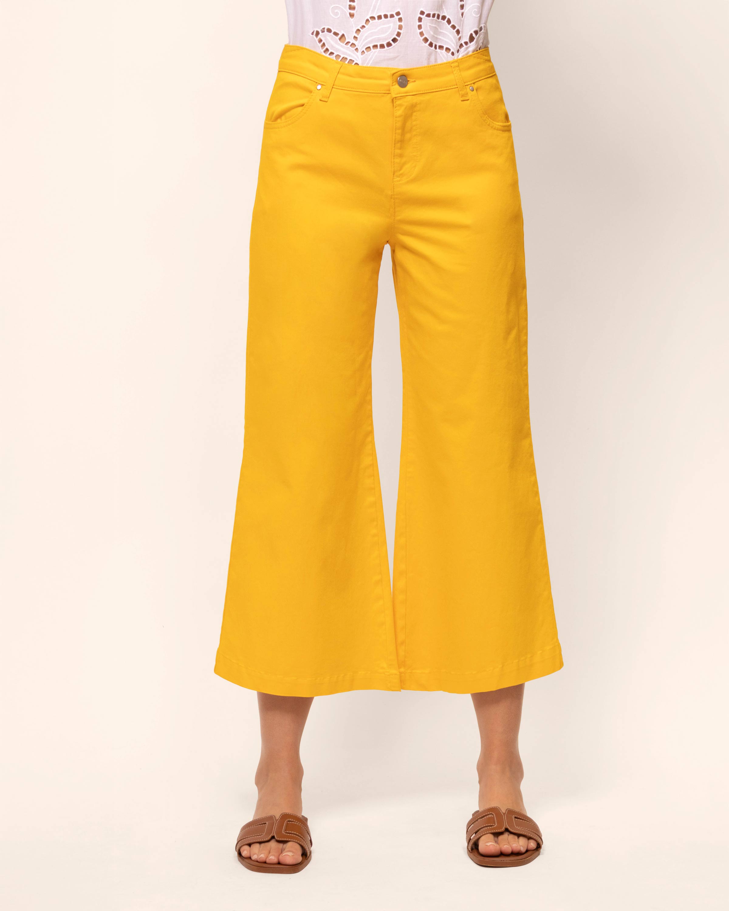Culotte amarillo de gabardina