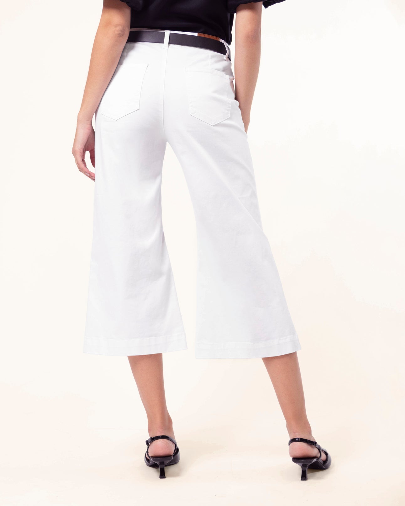 culotte-gabardina-stop-blanco-ajuste-confortable-elastano