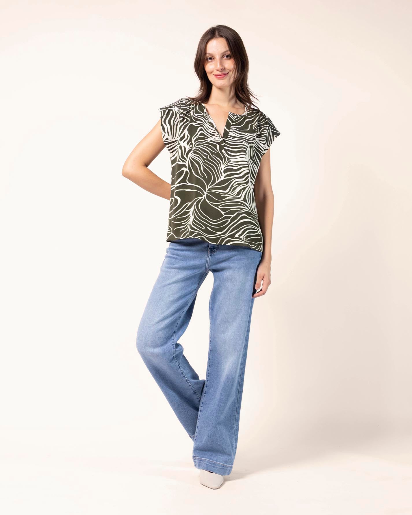 pantalon-mezclilla-tiro-alto-bolsillos
