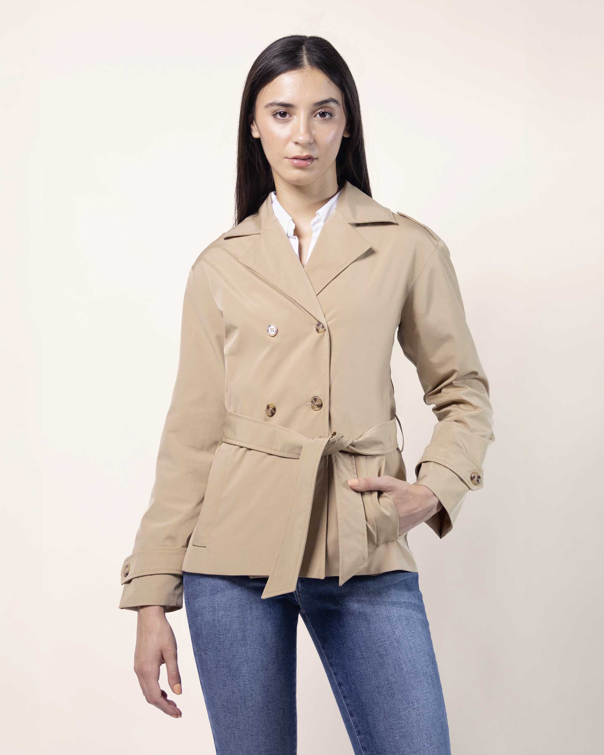 gabardina‑larga‑arena‑moderna‑con‑cintura