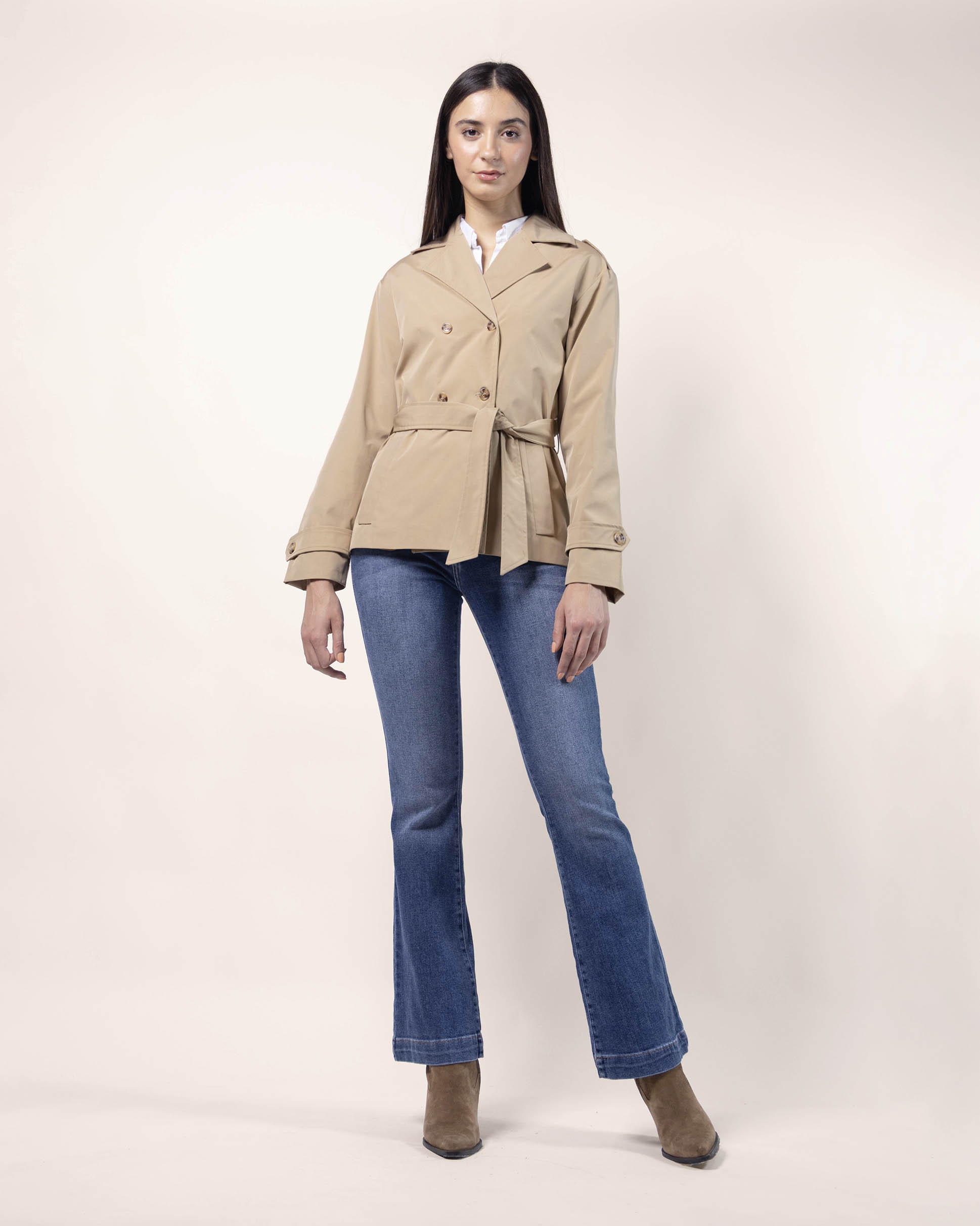 gabardina‑arena‑elegante‑doble‑cruce‑STOP