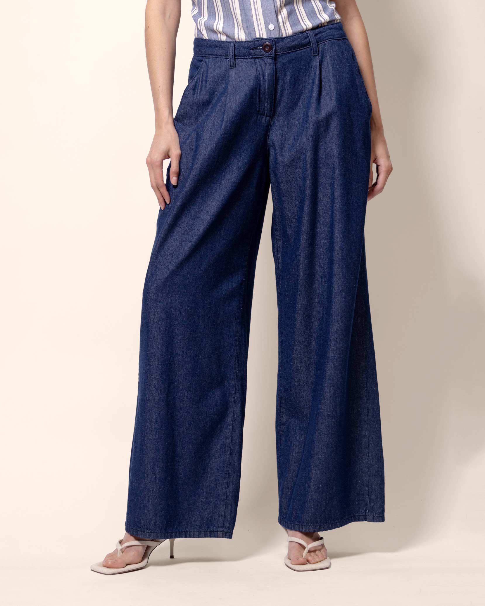 Pantalón wide leg mezclilla oscura