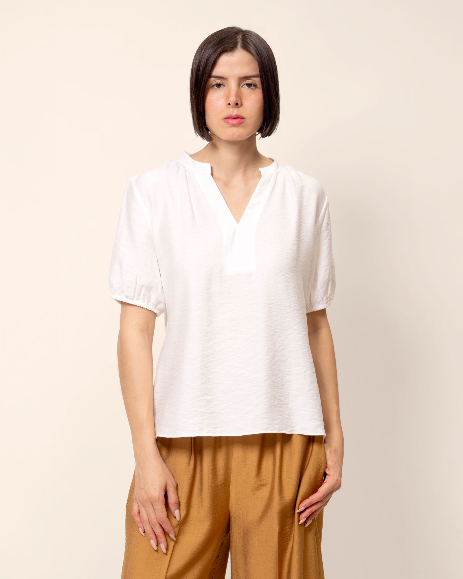 Blusa cuello escote pico elástico manga