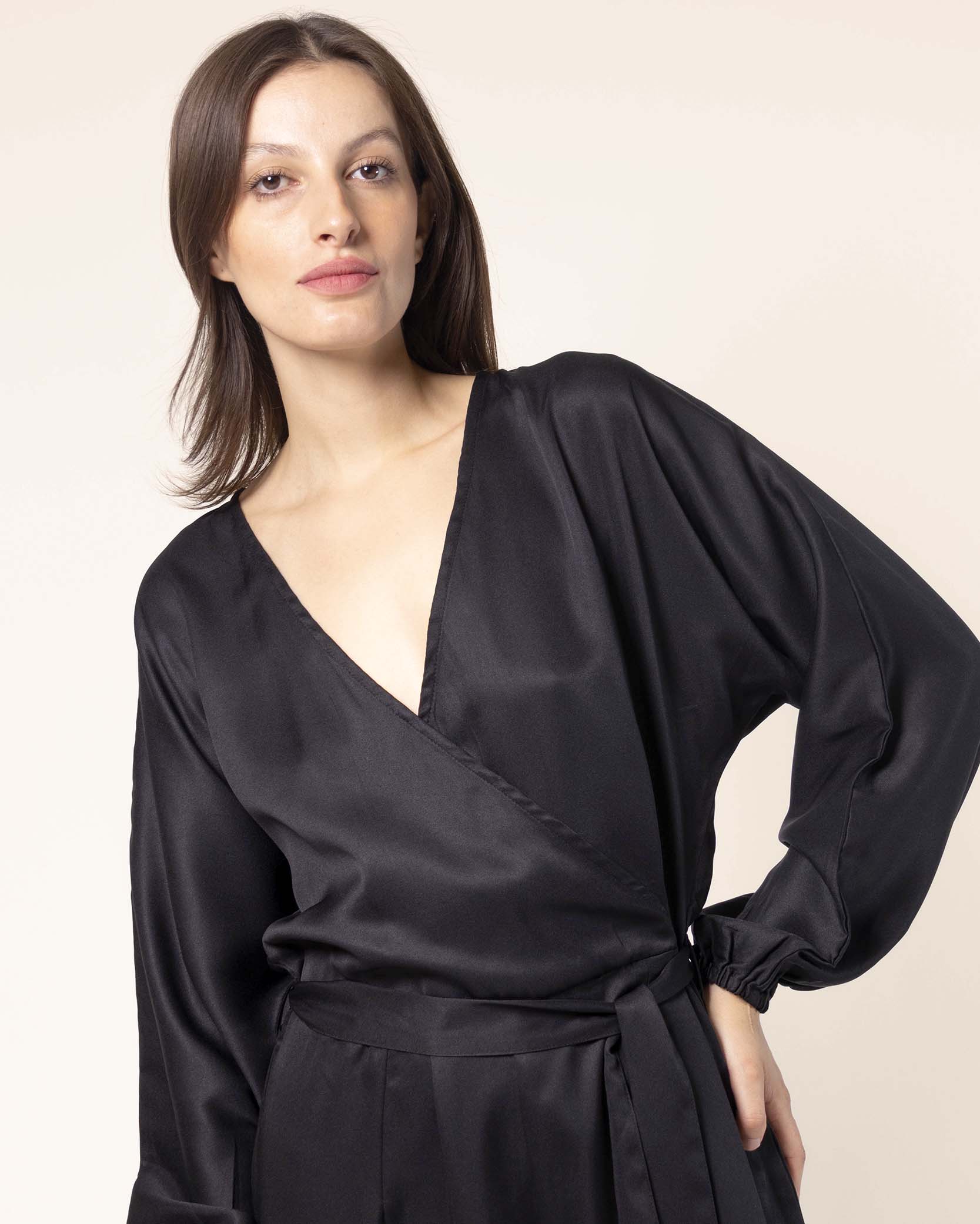 jumpsuit‑negro‑mujer‑escote‑cruzado‑STOP