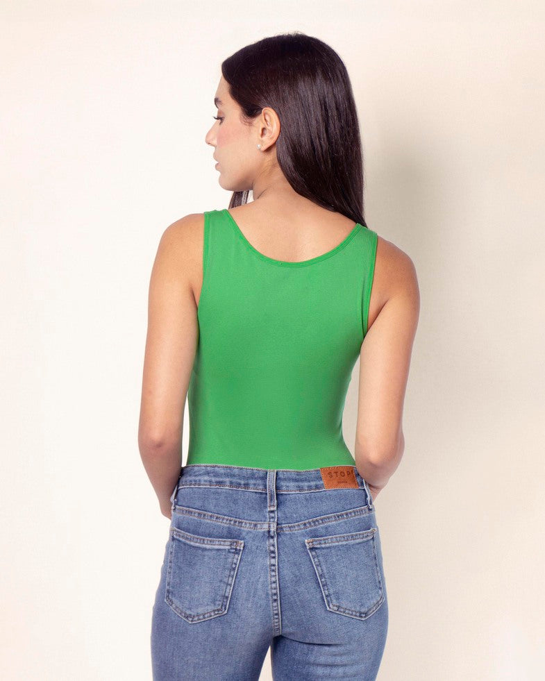 top-verde-tirante-ancho-espalda
