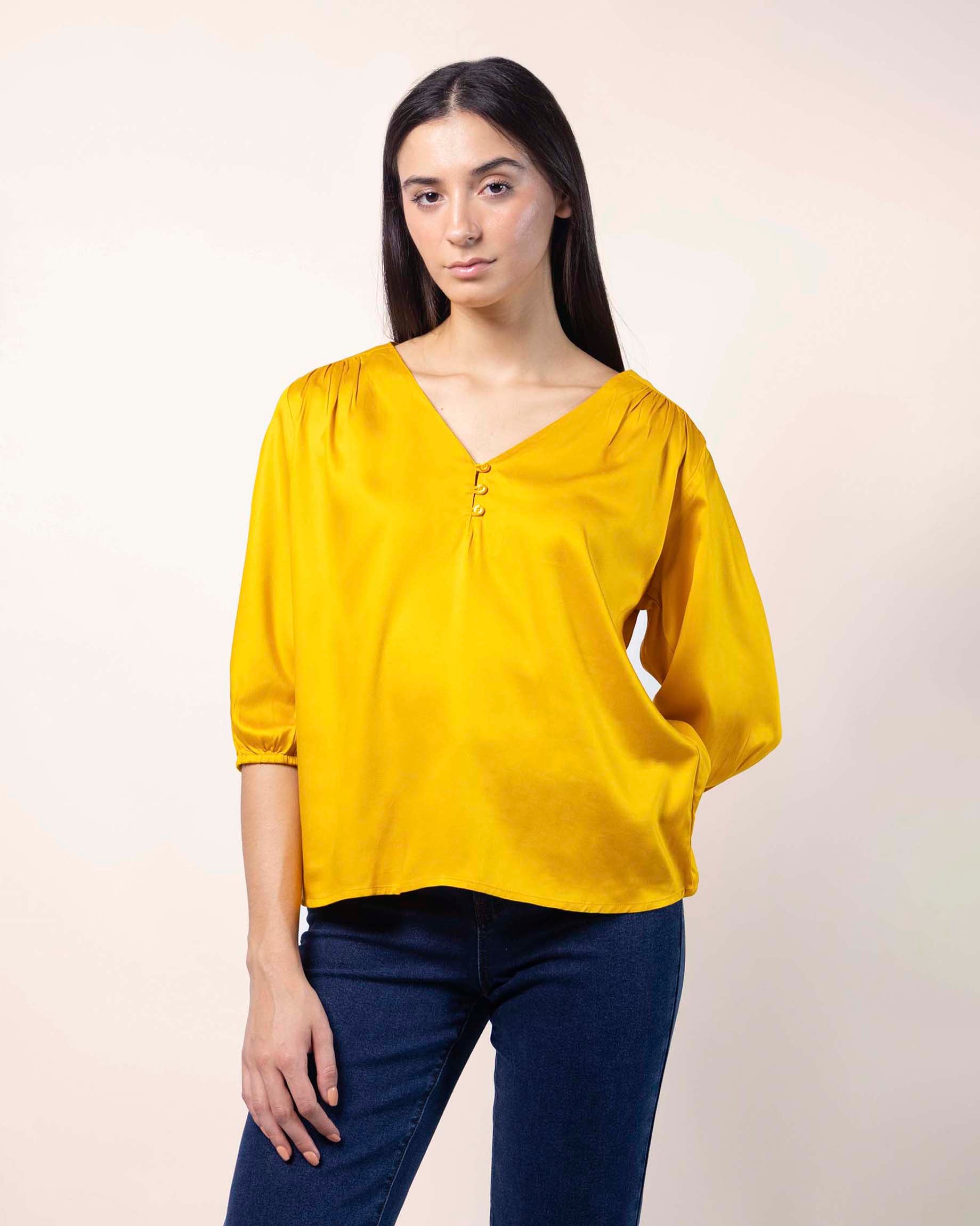 blusa-satinada-manga-3-4-amarilla
