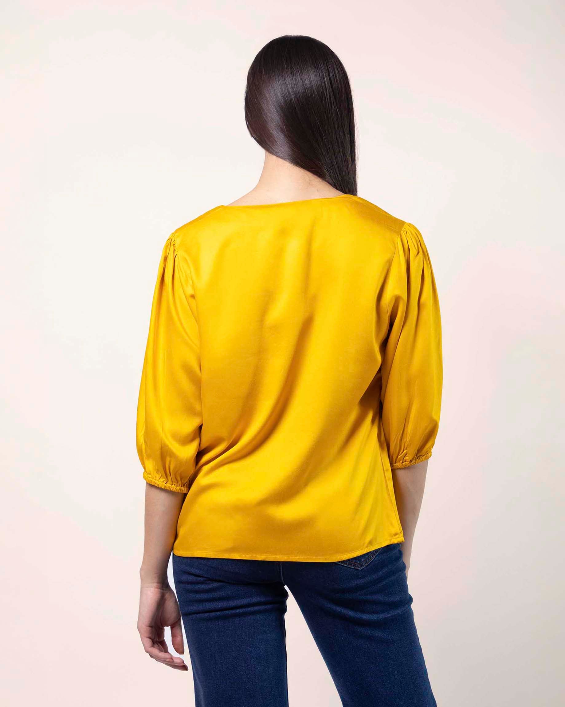 blusa-STOP-amarilla-viscosa-satinada