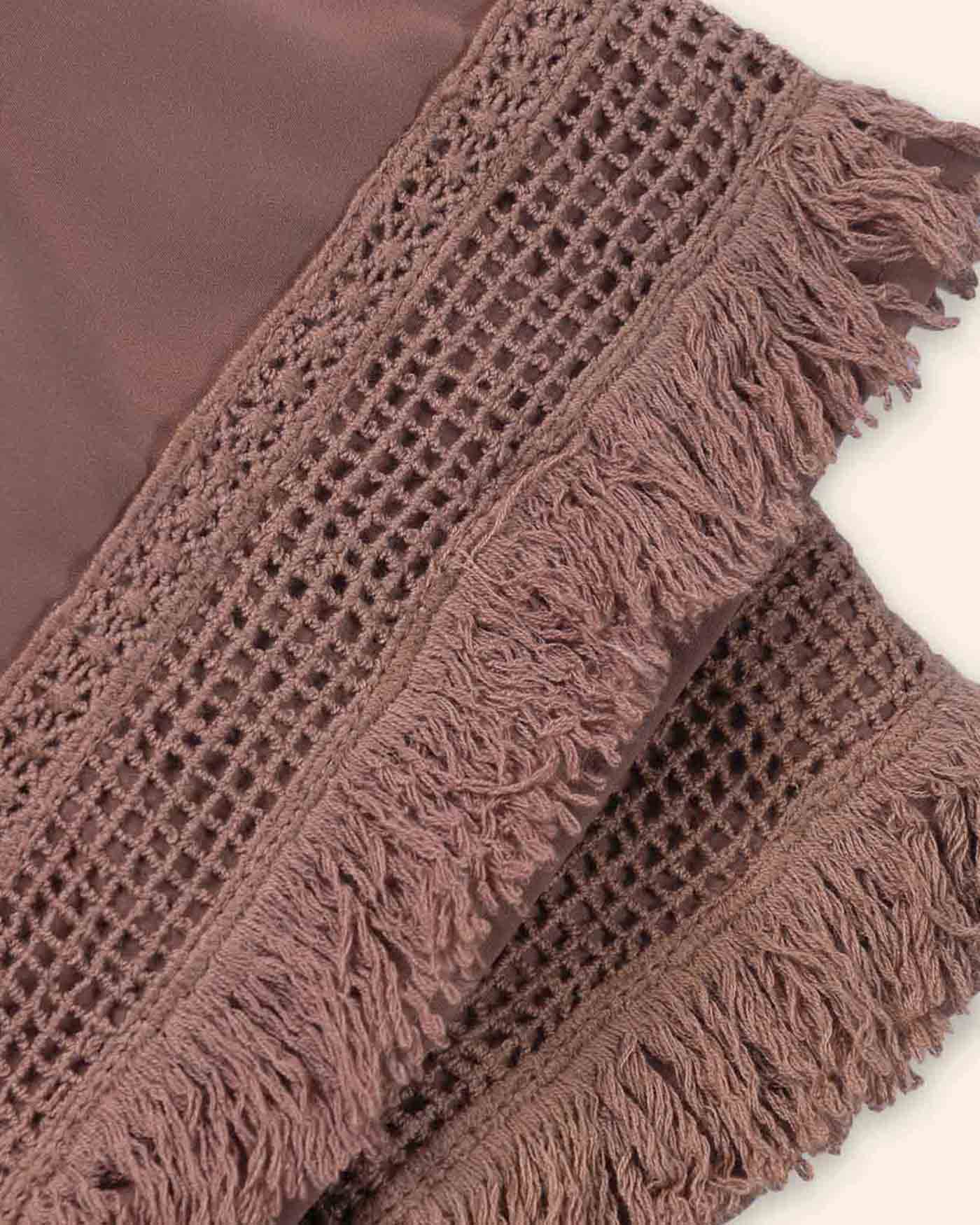 top-cuello-V-pliegues-cafe
