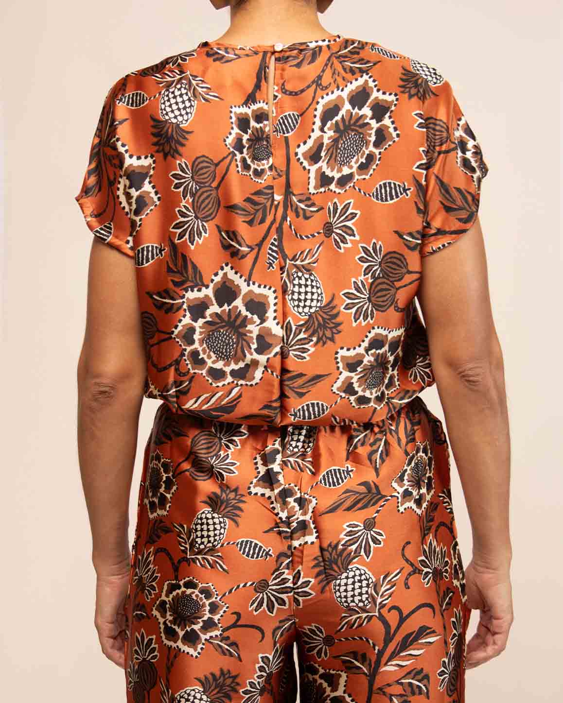 blusa-cuello-redondo-print-chedron