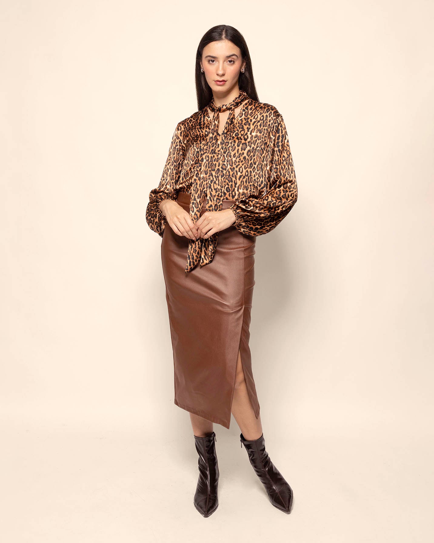 Blusa manga larga estampada satinada