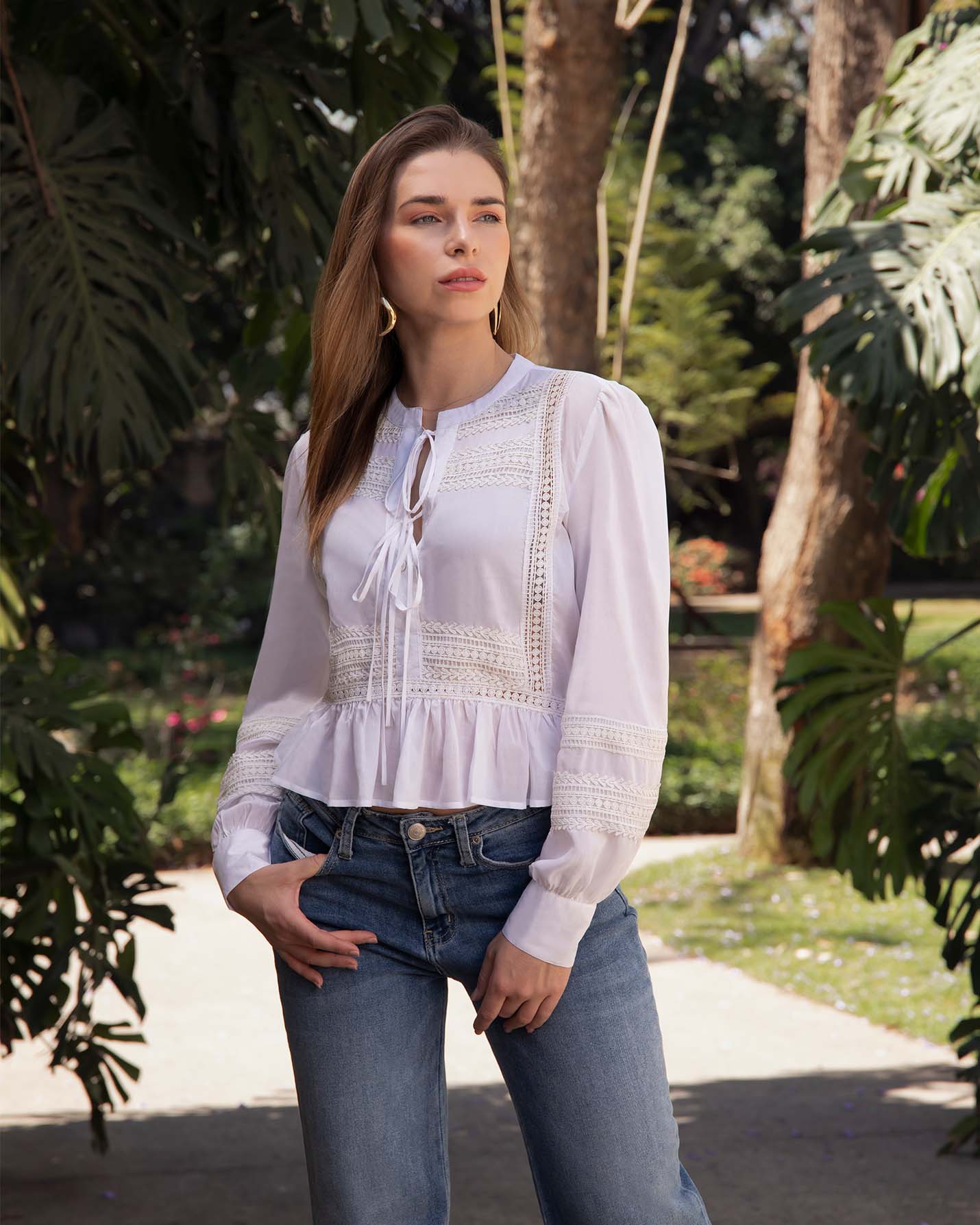 blusa-manga-larga-aplicaciones-blanca