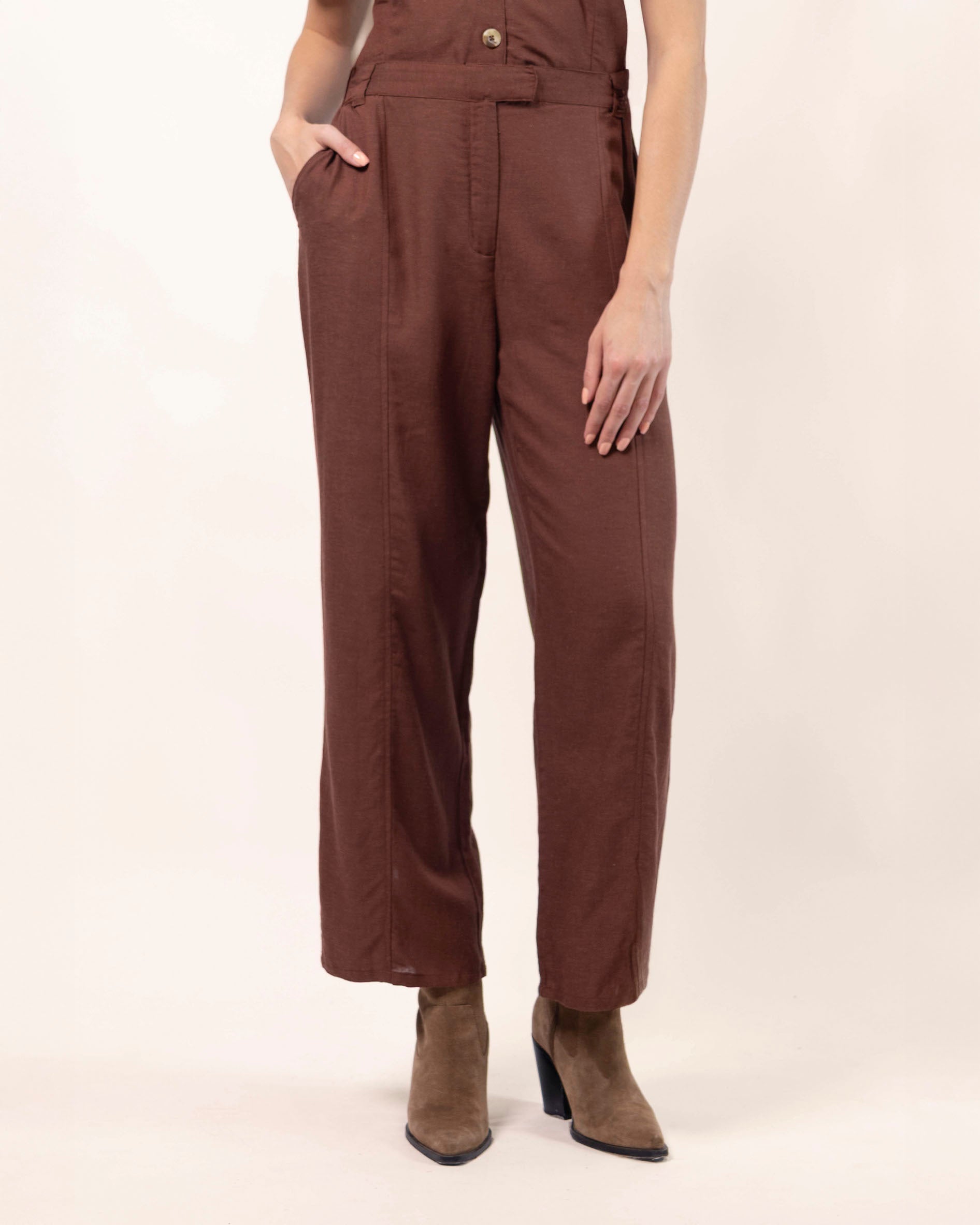 pantalon-efecto-lino-fresco-chocolate