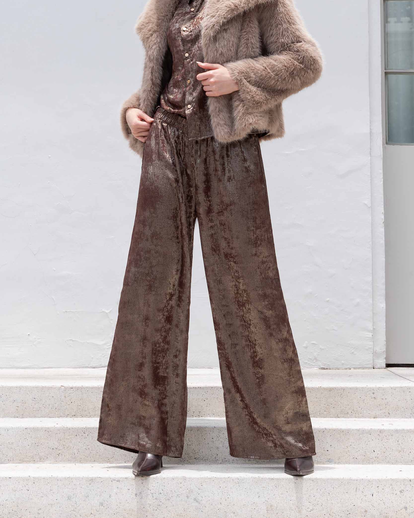 Pantalón recto brillo