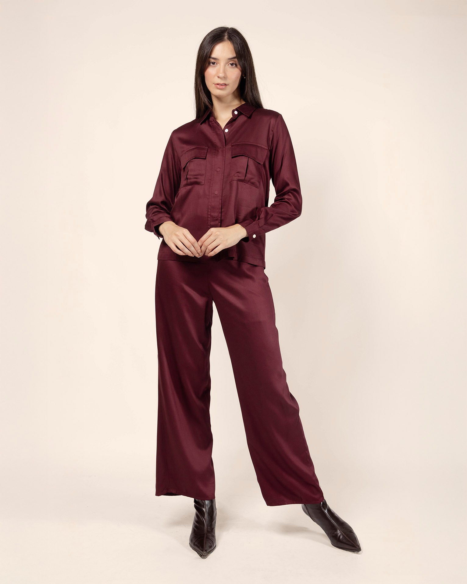 Camisa satinada bolsas