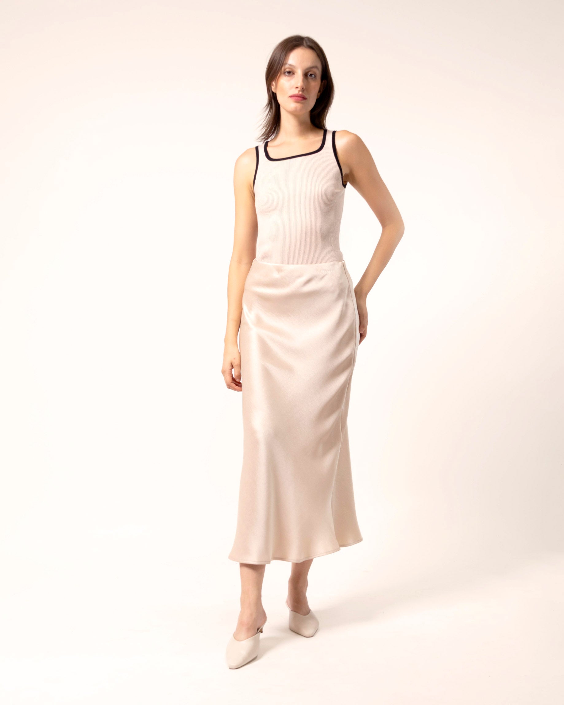 blusa-tejida-con-contraste-beige