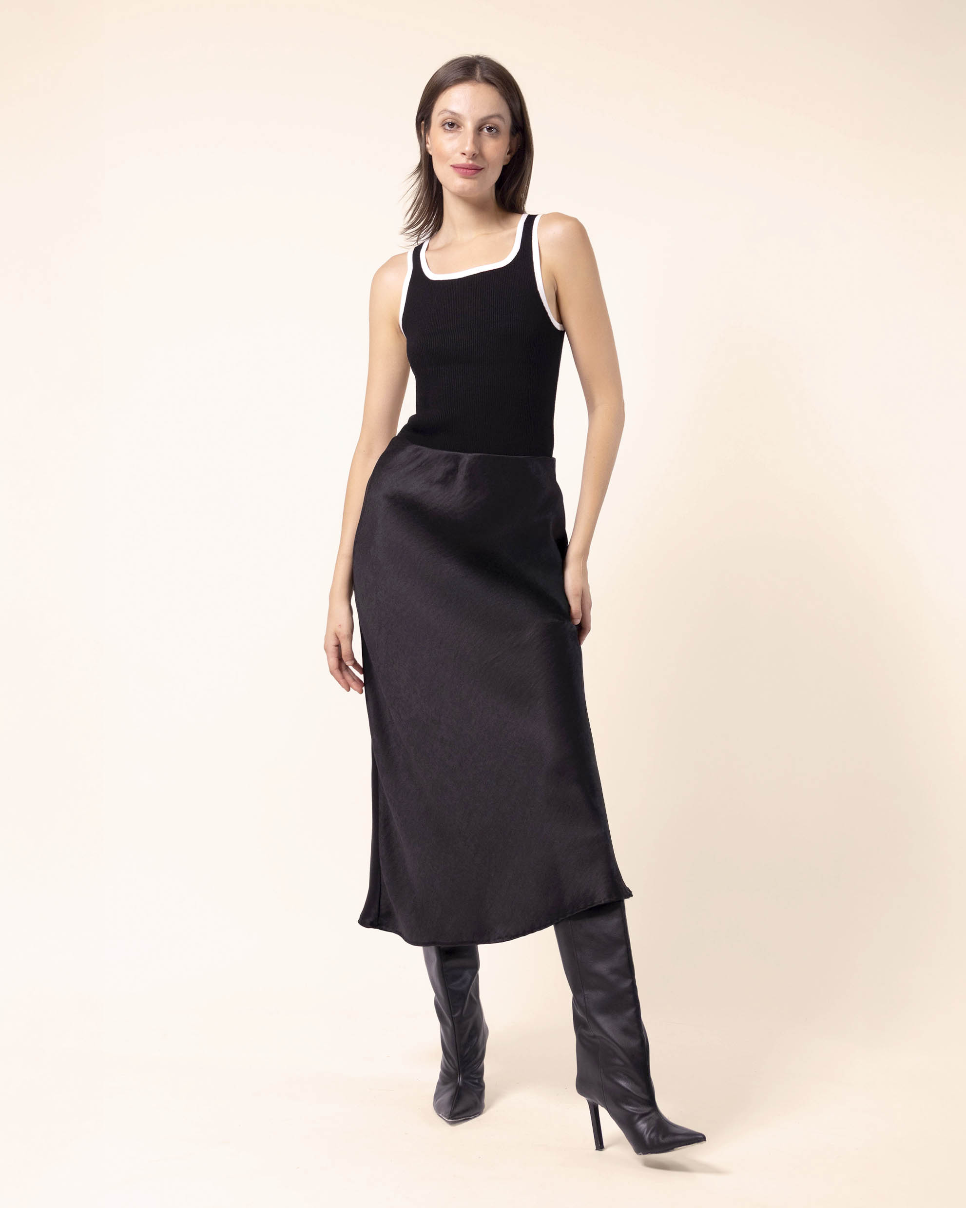 blusa-tejida-con-contraste-negro