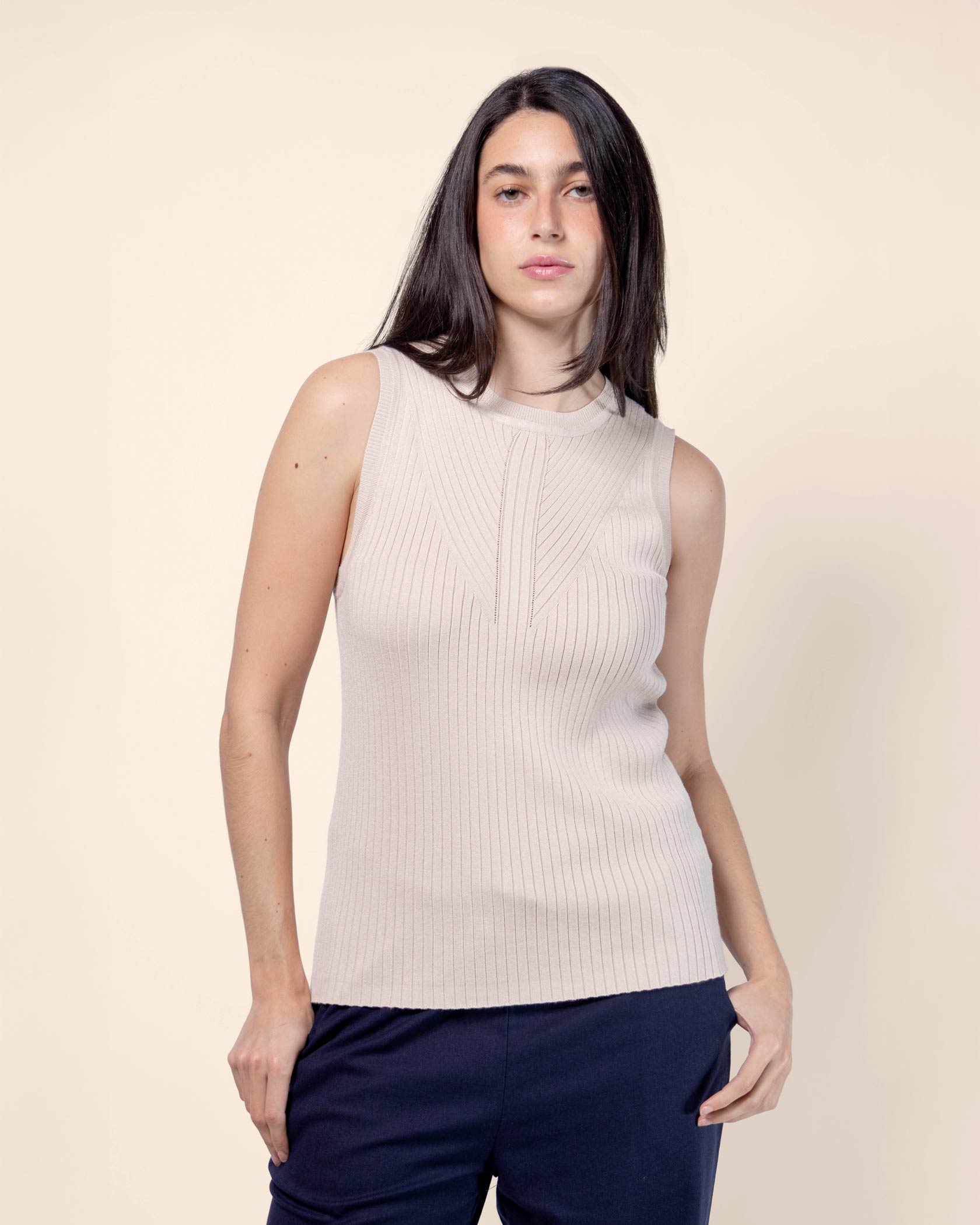 Blusa tejida rib sin mangas