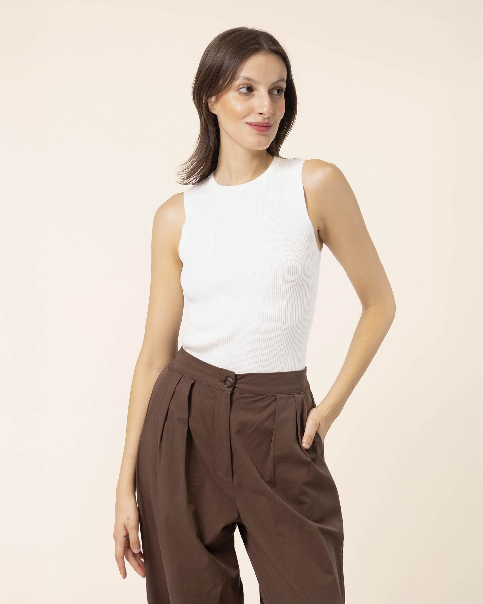 blusa-acanalada-tejida-sin-mangas-ivory