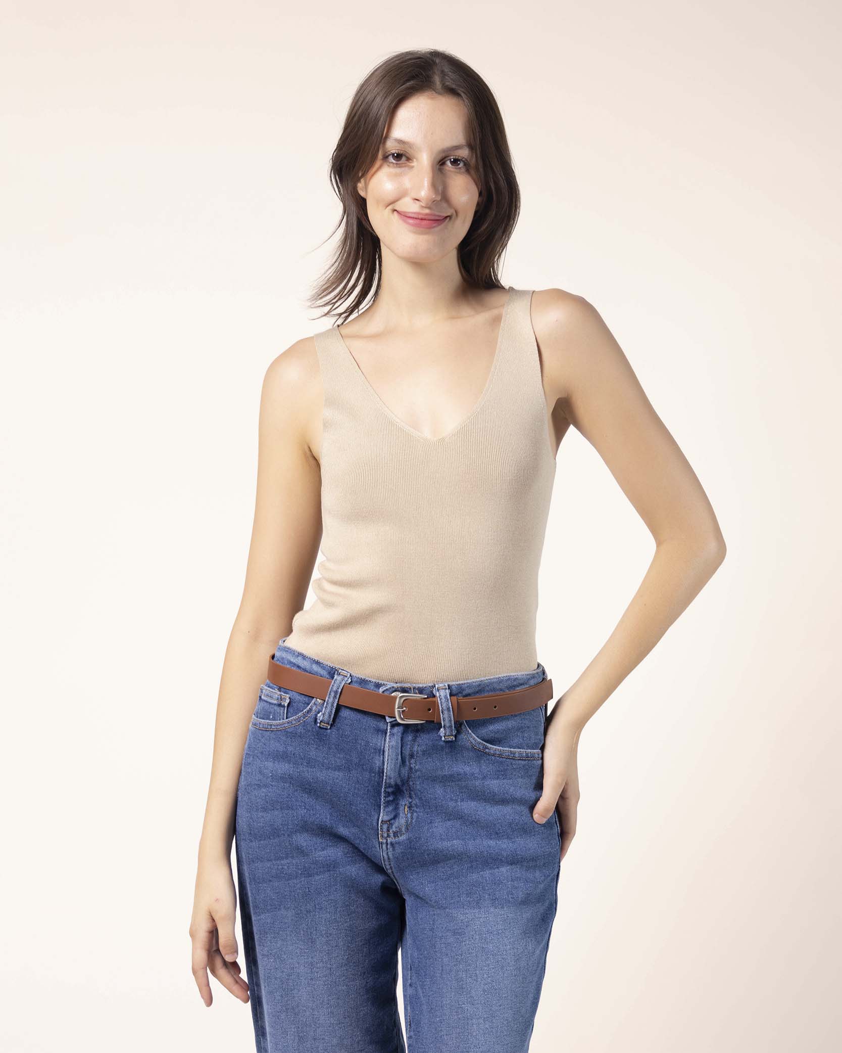 blusa-beige-stop-punto-tirantes-escote-V