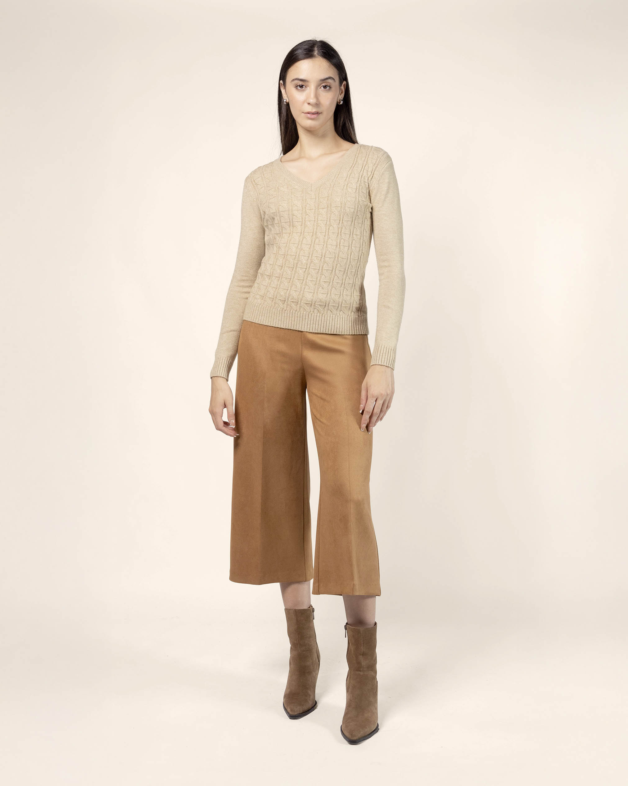 Suéter cuello V trenza delgada