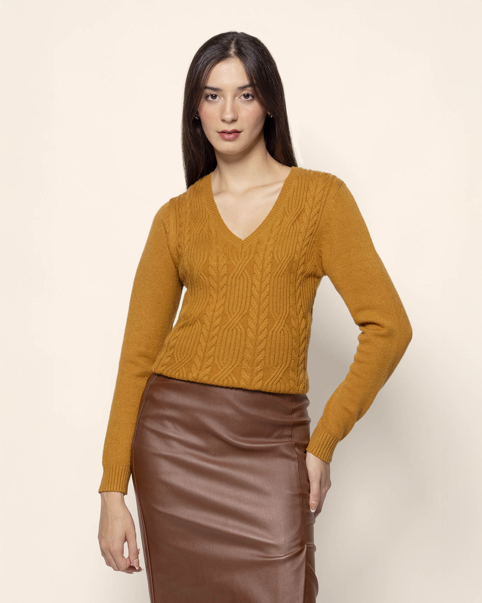 Suéter cuello V trenza ancha