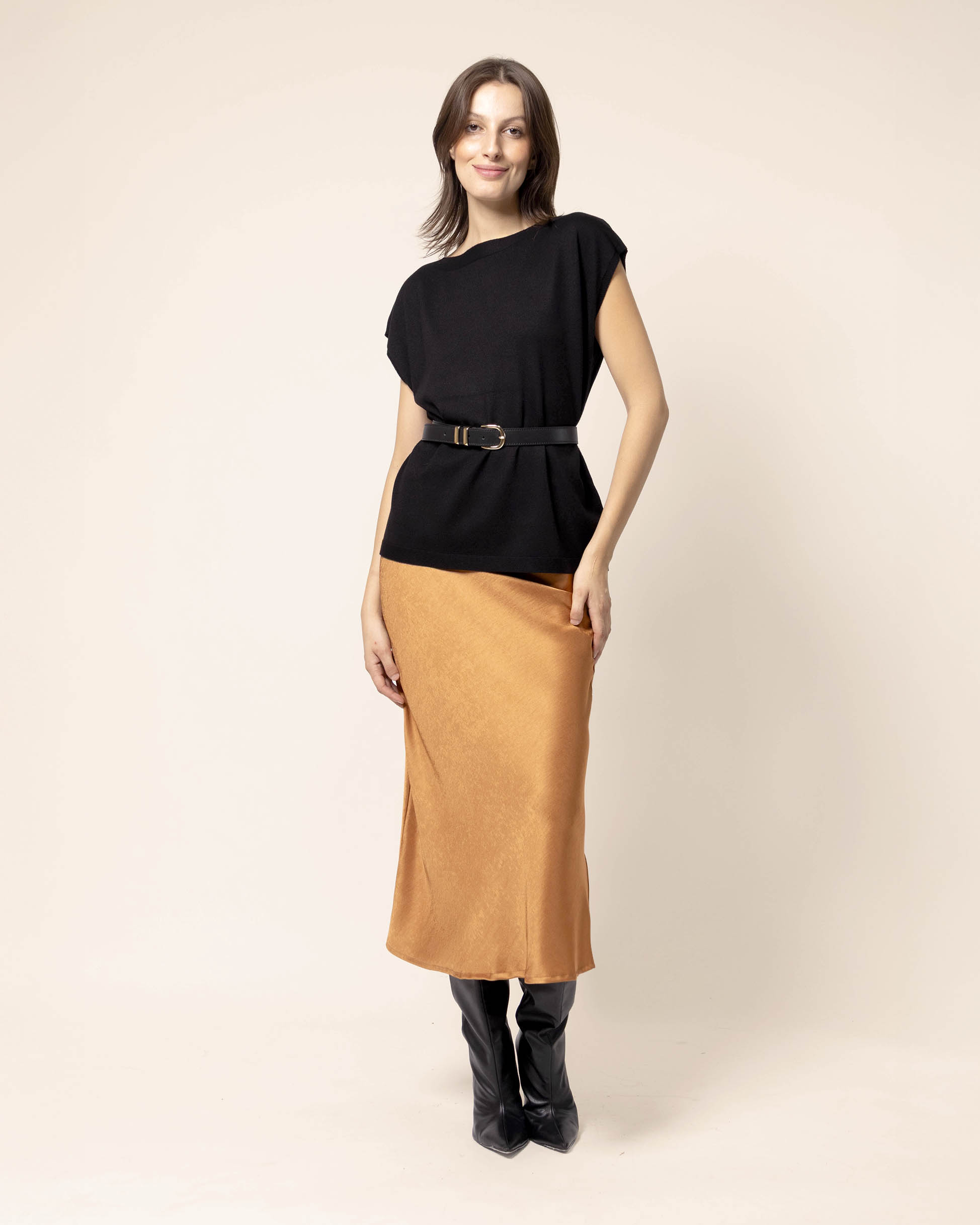 blusa-negro-de-punto-manga-corta