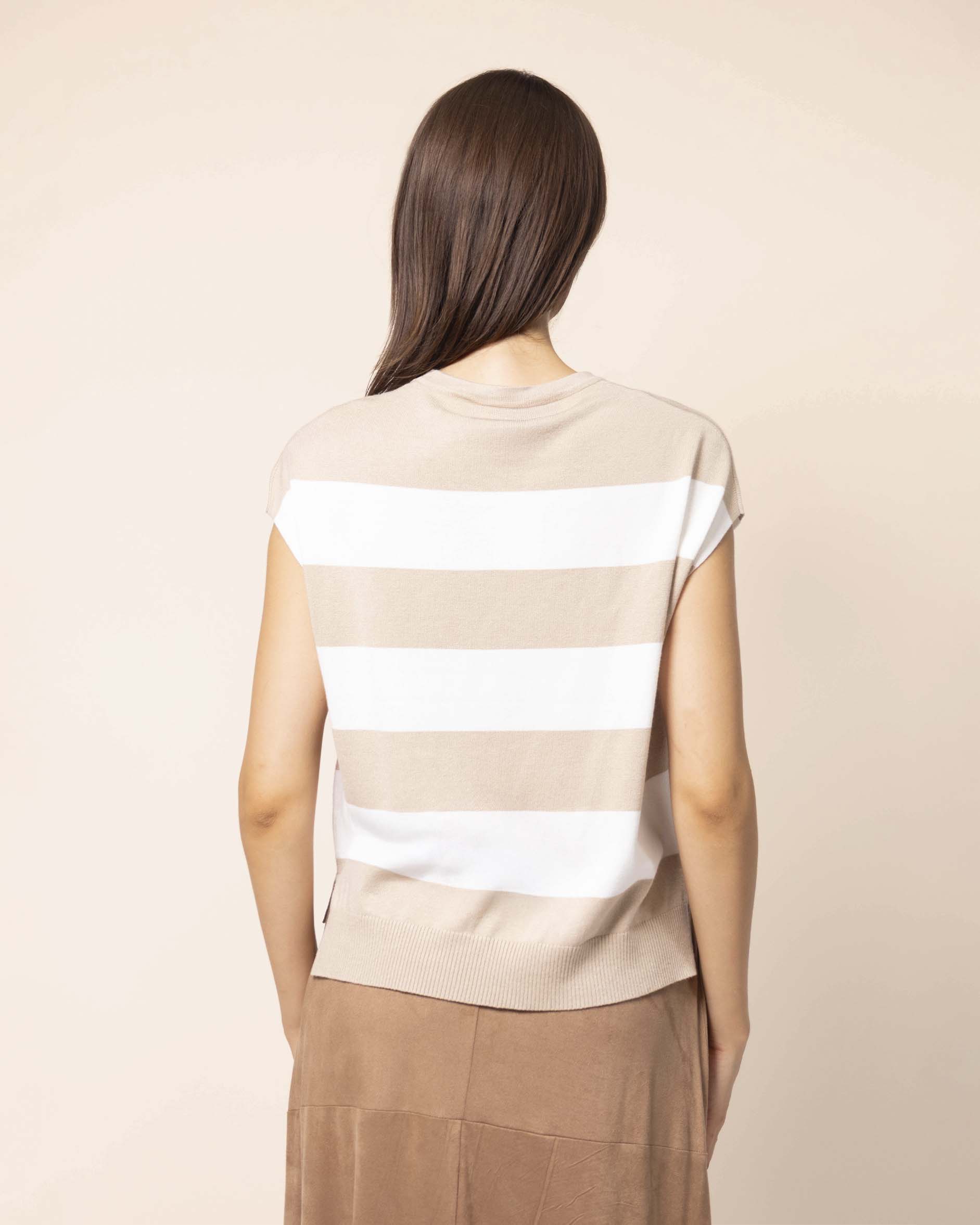 blusa-punto-beige-aberturas-costados