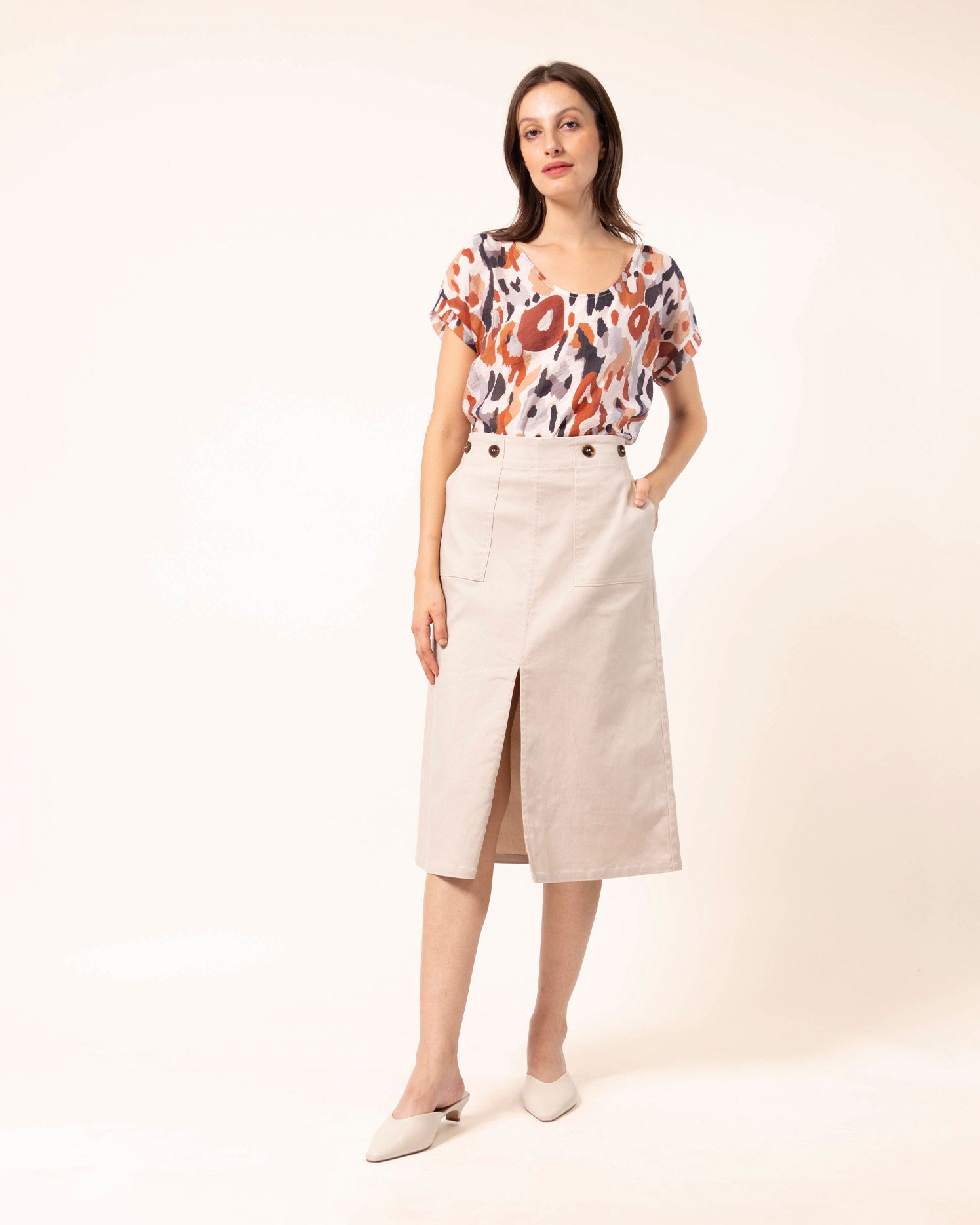 blusa-stop-cafe-cuello-redondo-textura-ligera