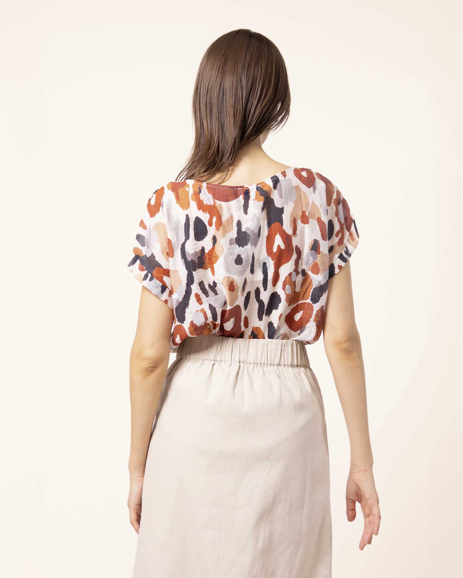 blusa-cafe-estampada-stop-confort-veraniego