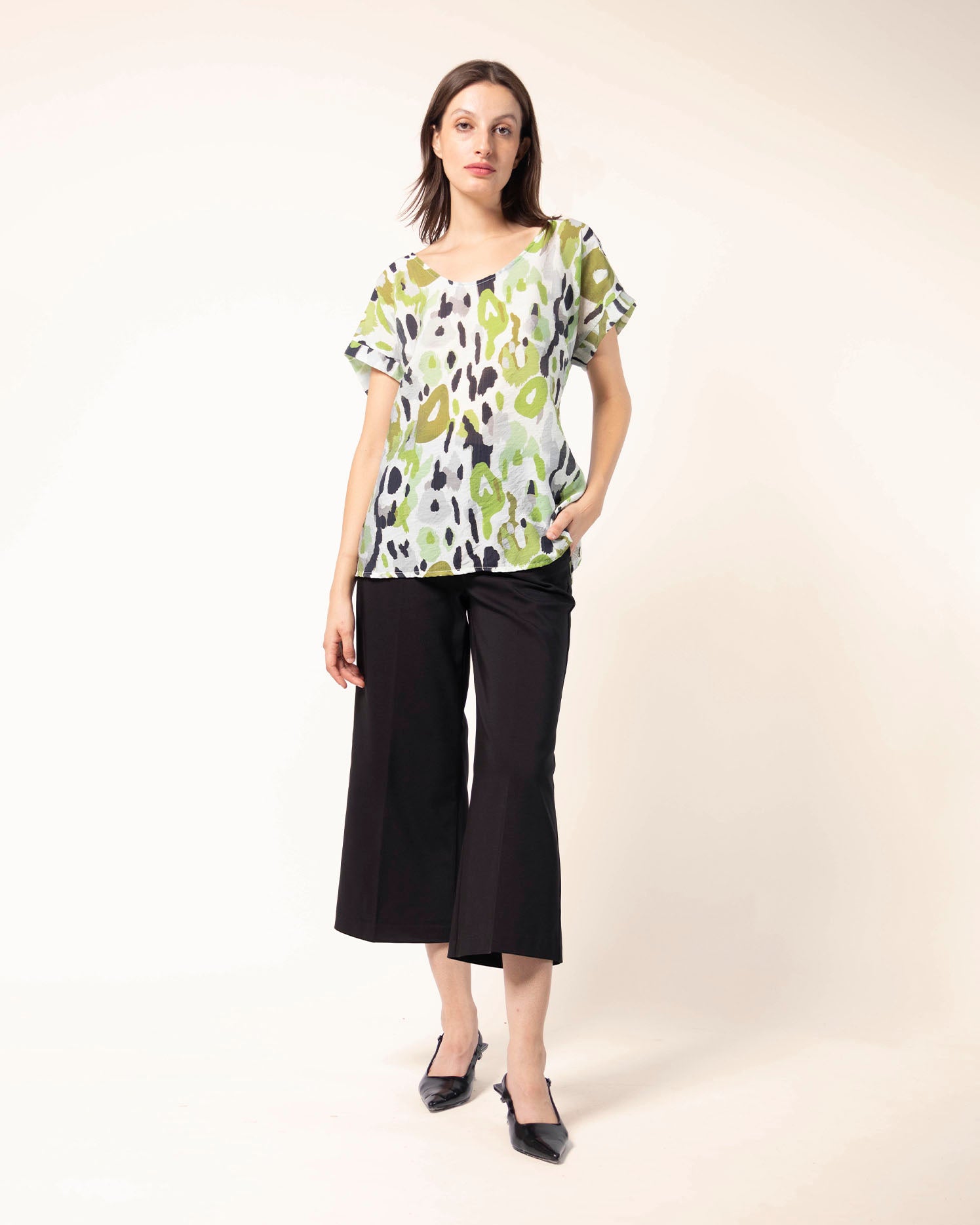 blusa-stop-verde-cuello-redondo-textura-ligera