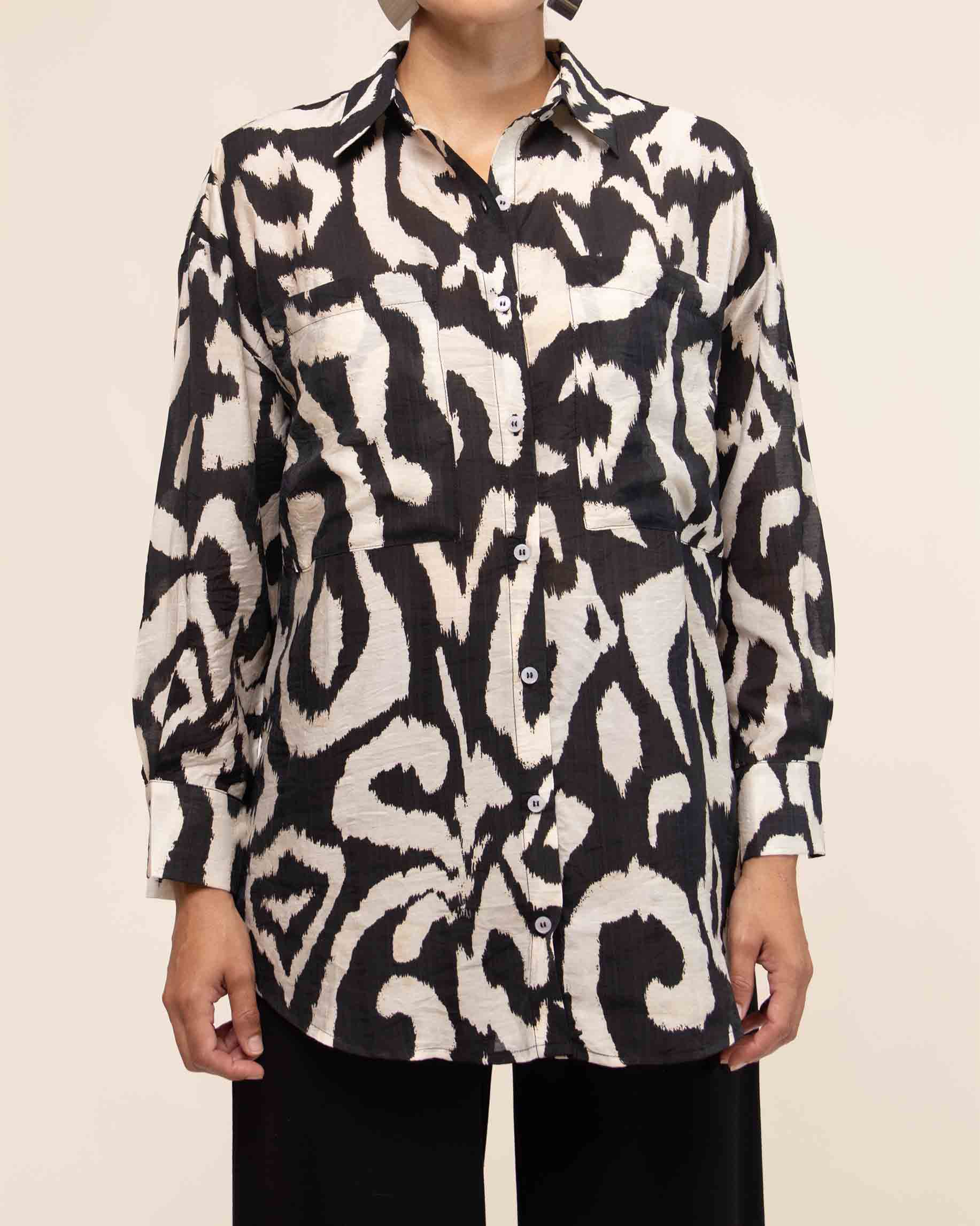 blusa-camisera-estampada-negra-STOP