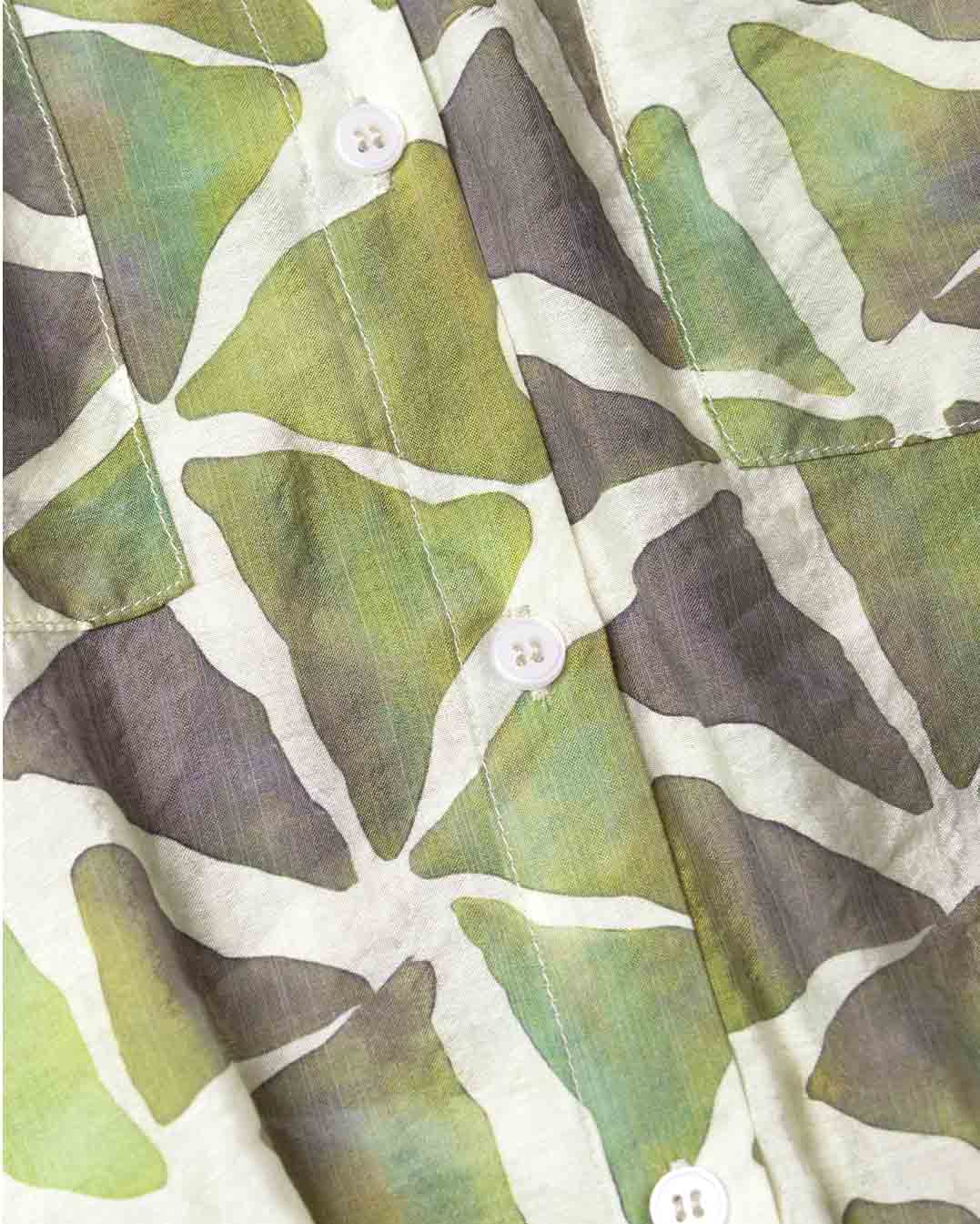 blusa-camisera-verde-tela-ligera