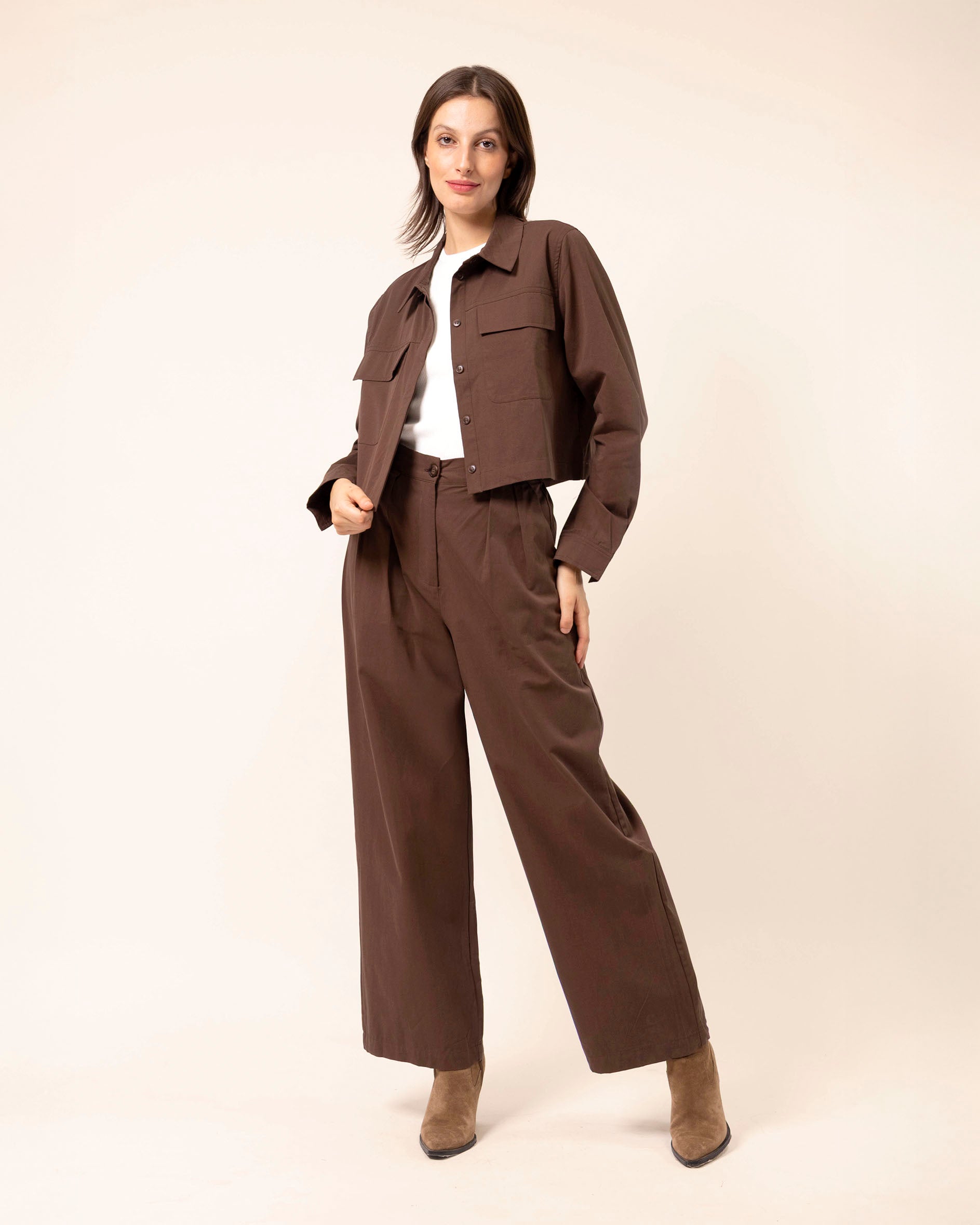 camisa-con-bolsas-conjunto-chocolate