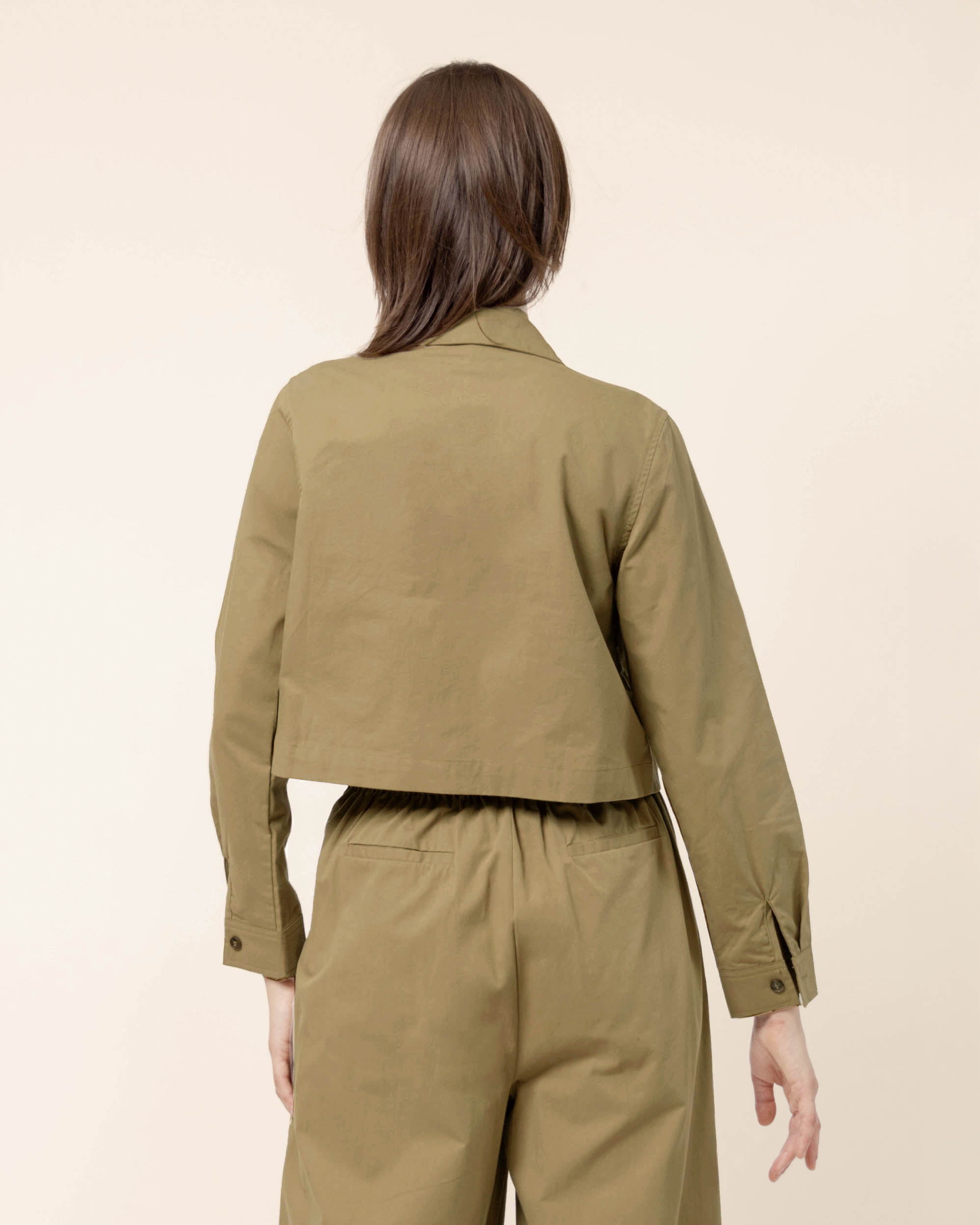 camisa-algodon-fresca-khaki-bolsas