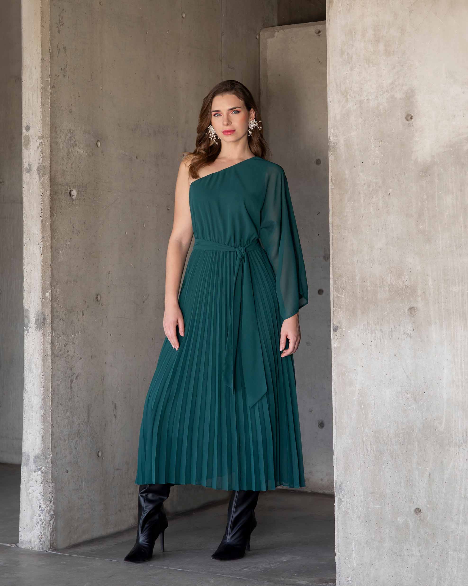 Vestido manga asimétrica