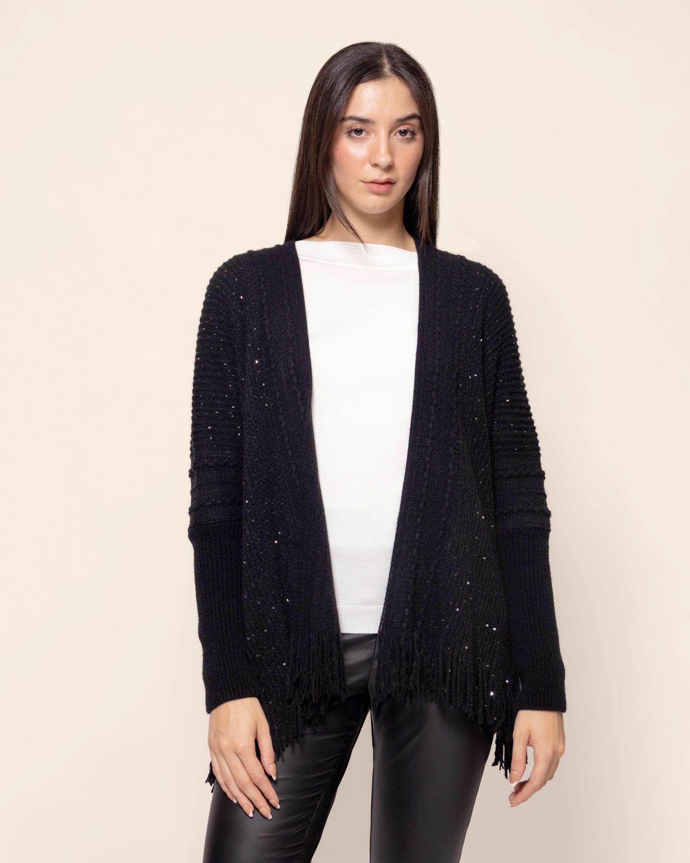 Capa tejida mangas lentejuelas