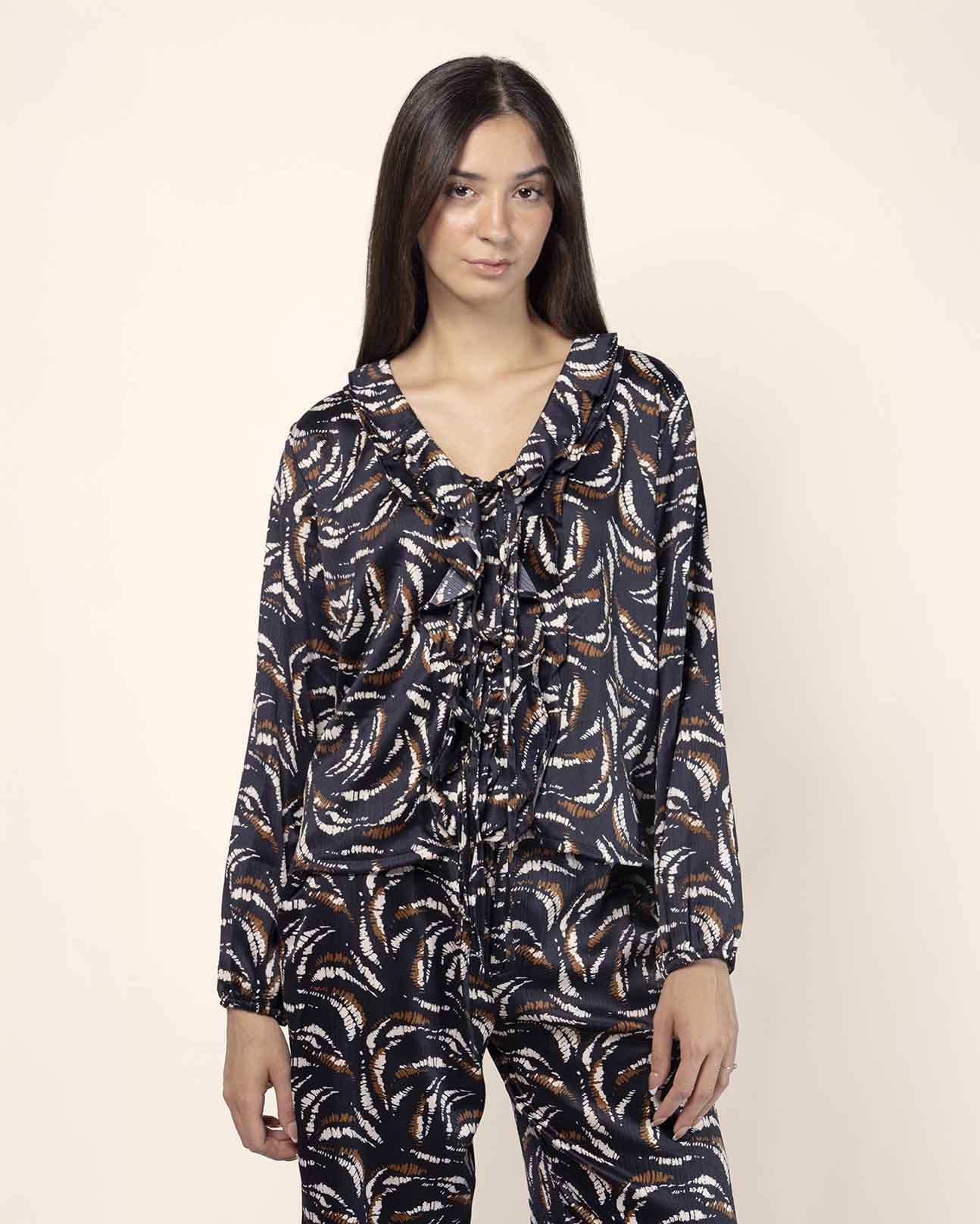 Blusa manga larga olanes satinada