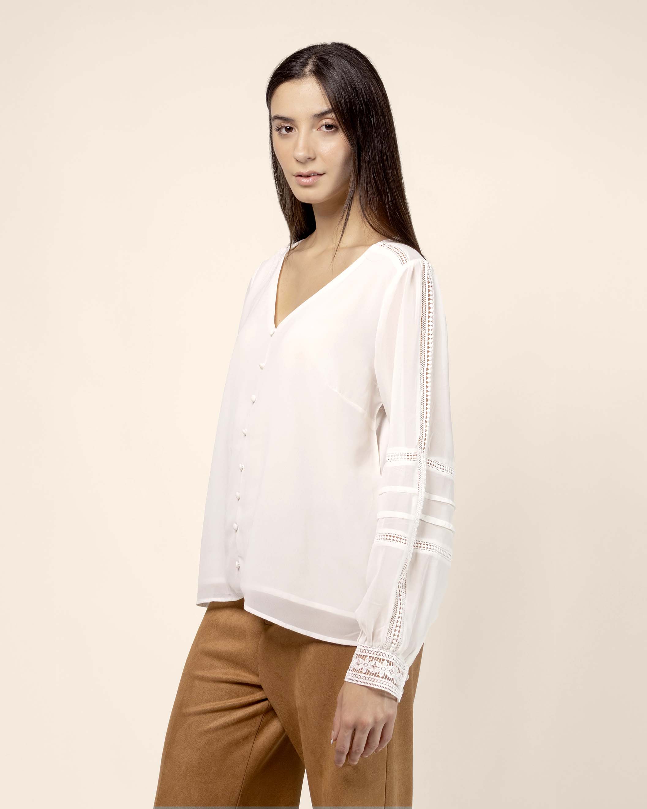 Blusa detalles encaje manga larga