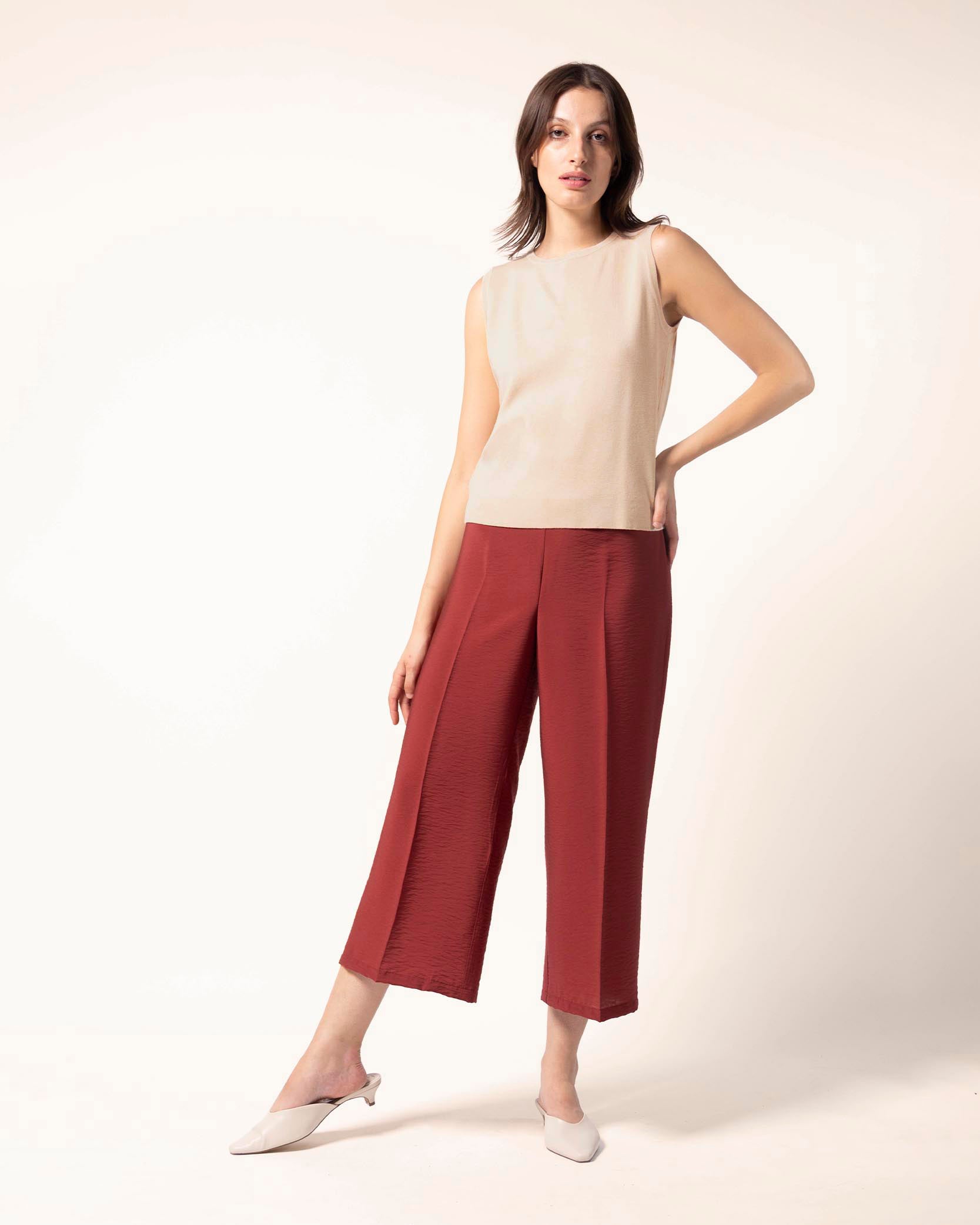 blusa-beige-cuello-redondo-punto