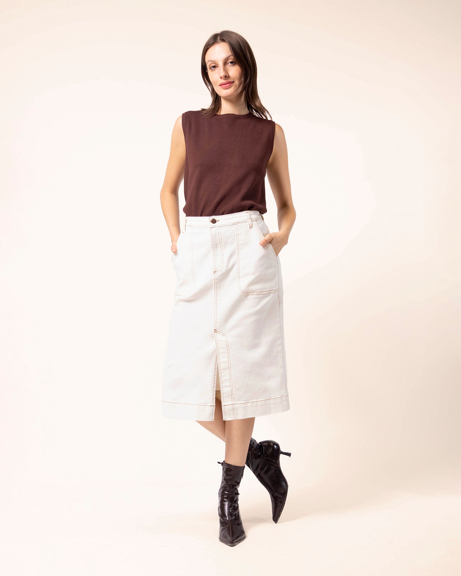 blusa-cafe-cuello-redondo-punto