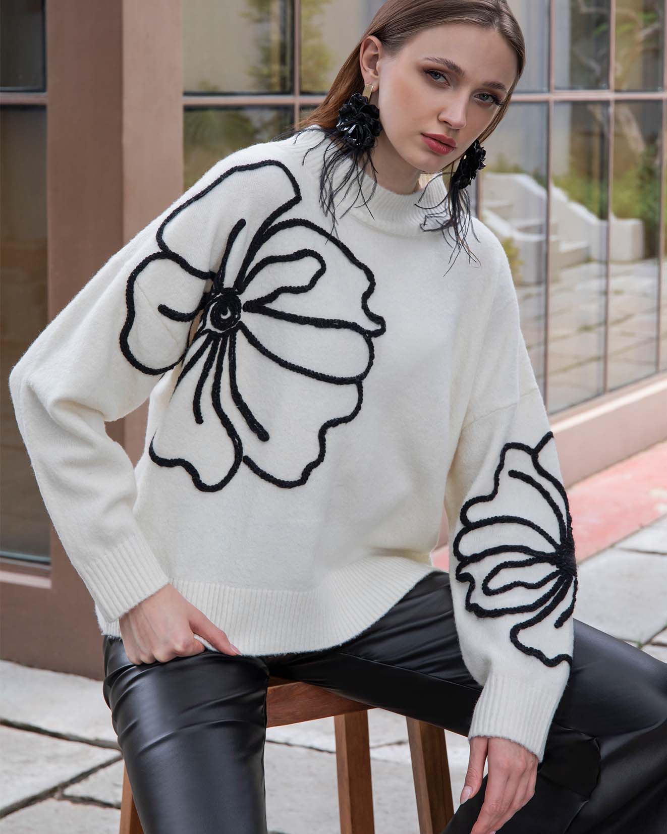 Suéter bordado flor