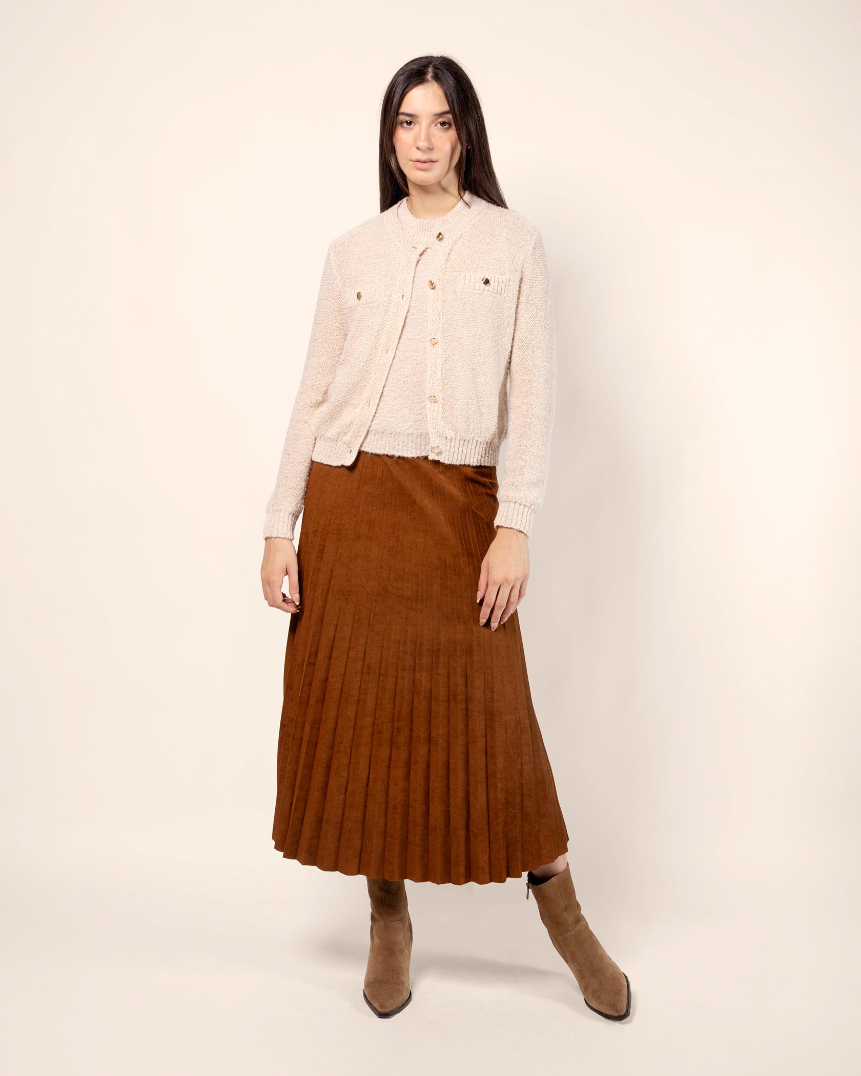 Cárdigan tejido textura botones dorados