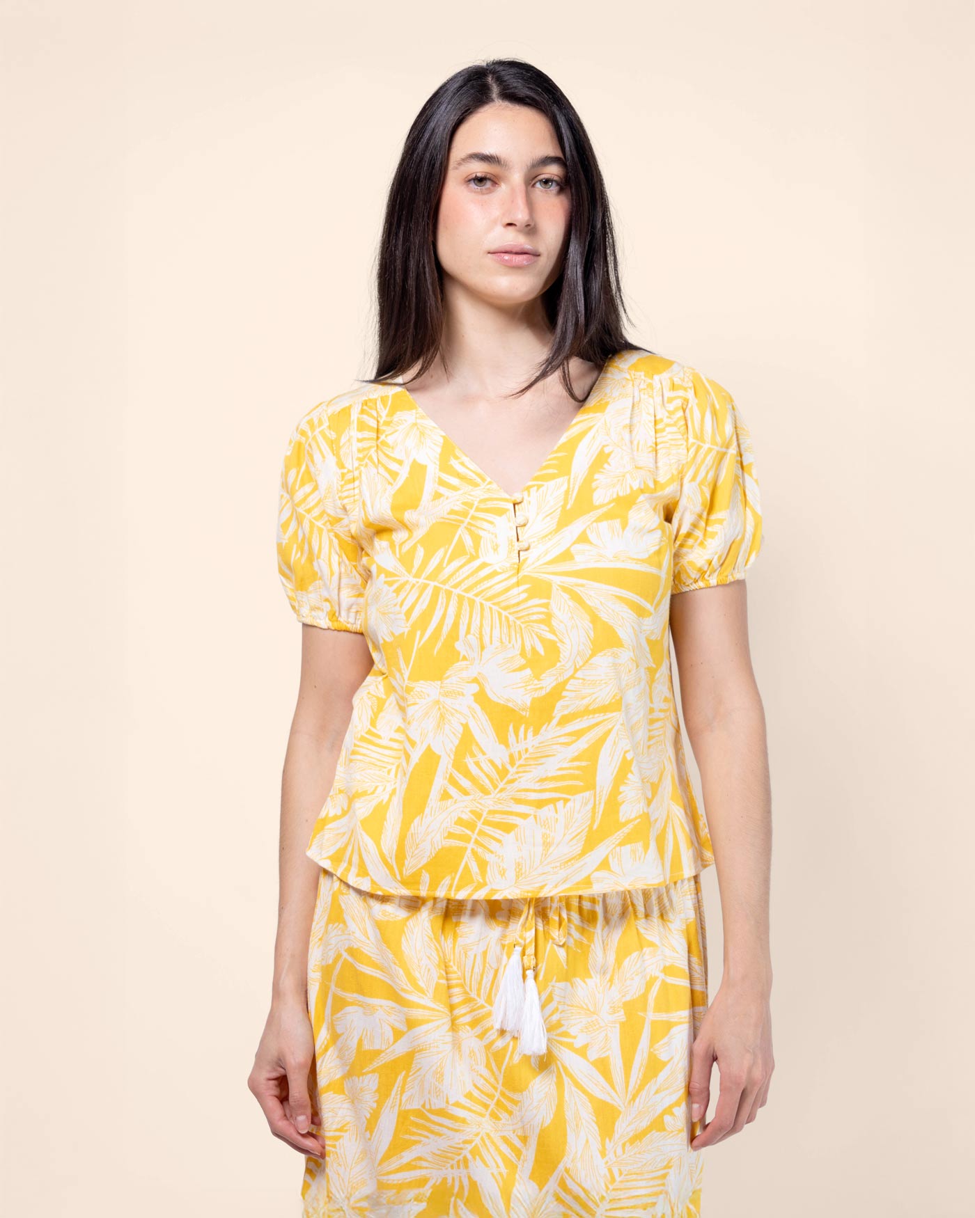 Blusa estampada manga corta efecto lino