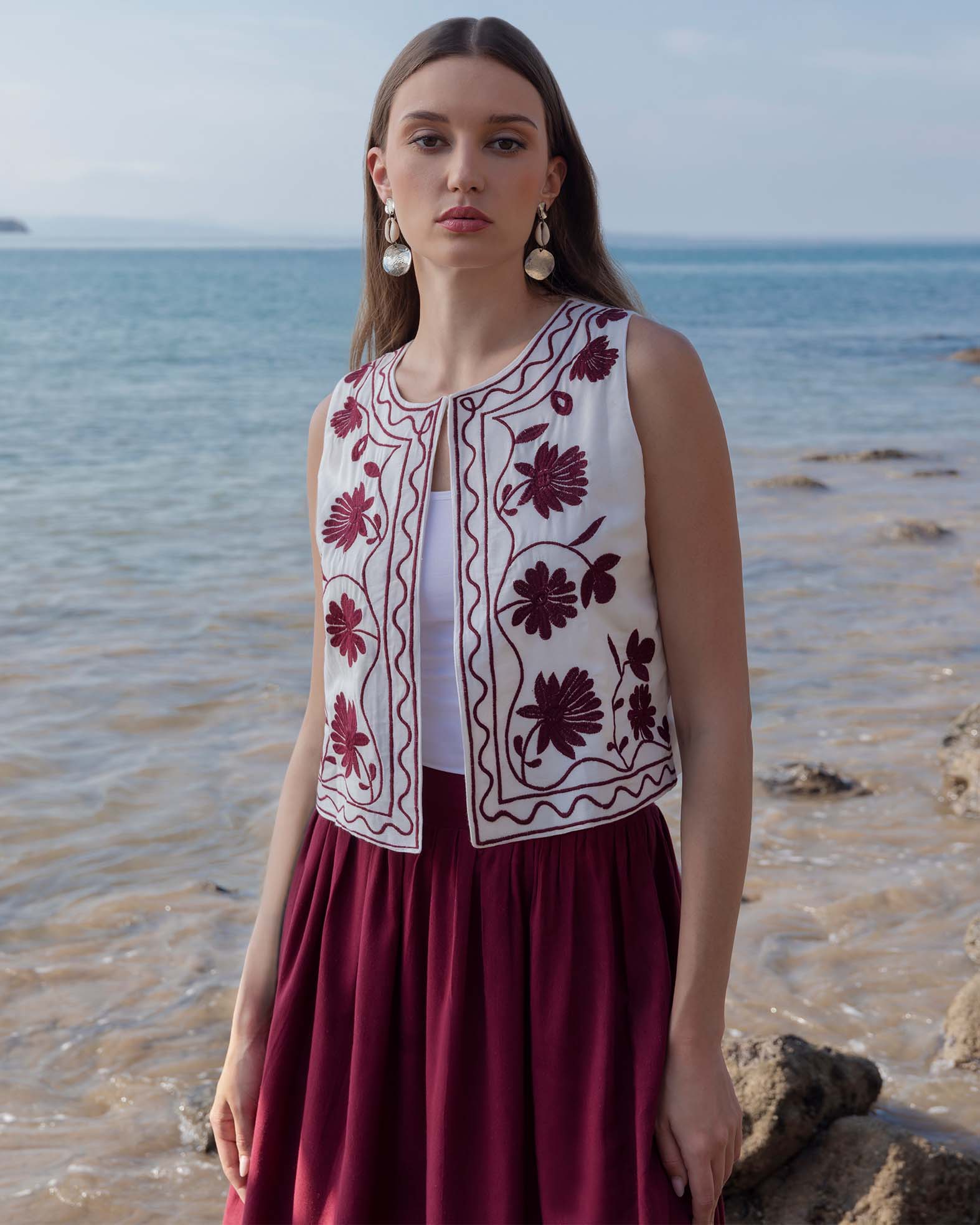 Chaleco efecto lino con bordado