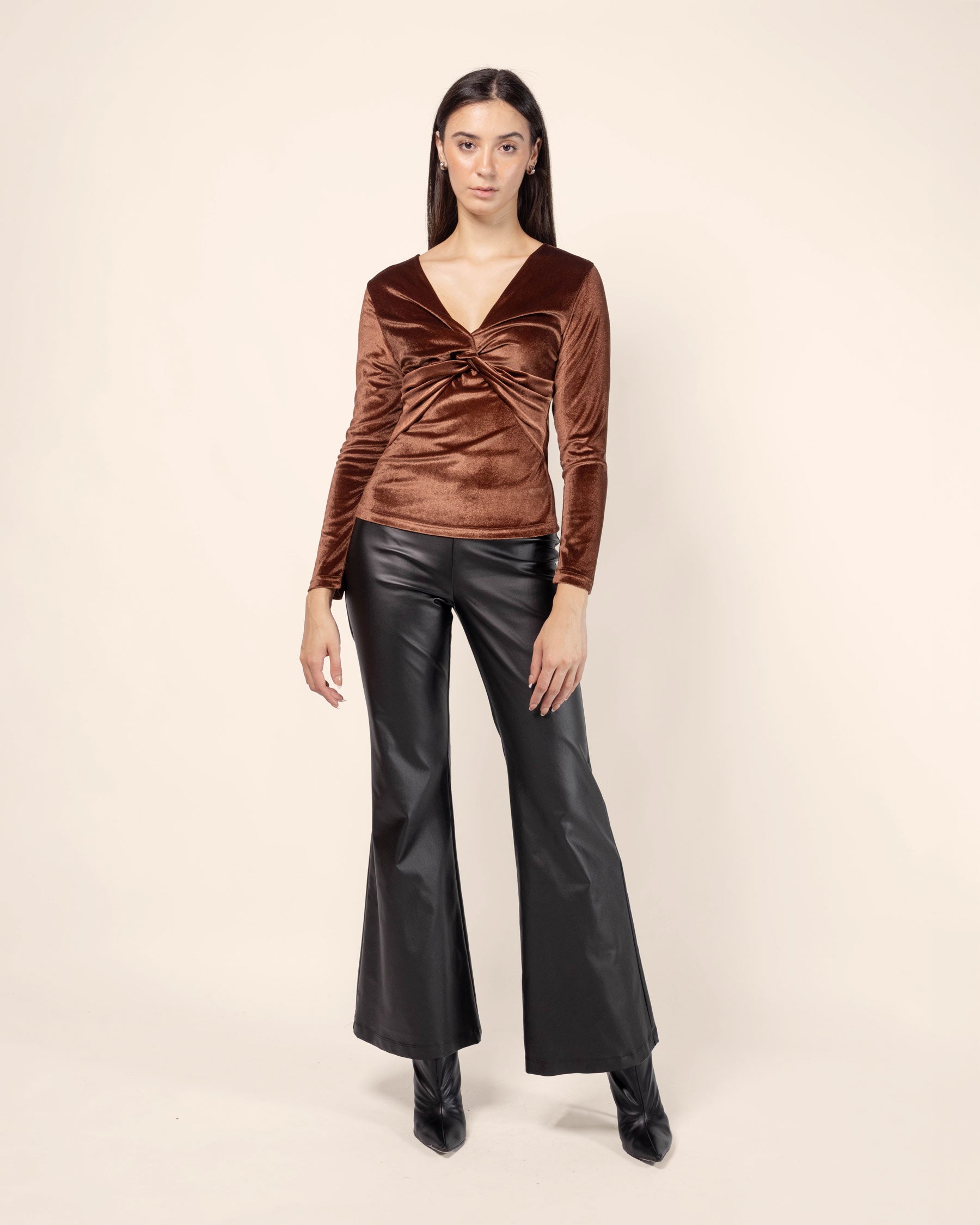 Blusa terciopelo nudo