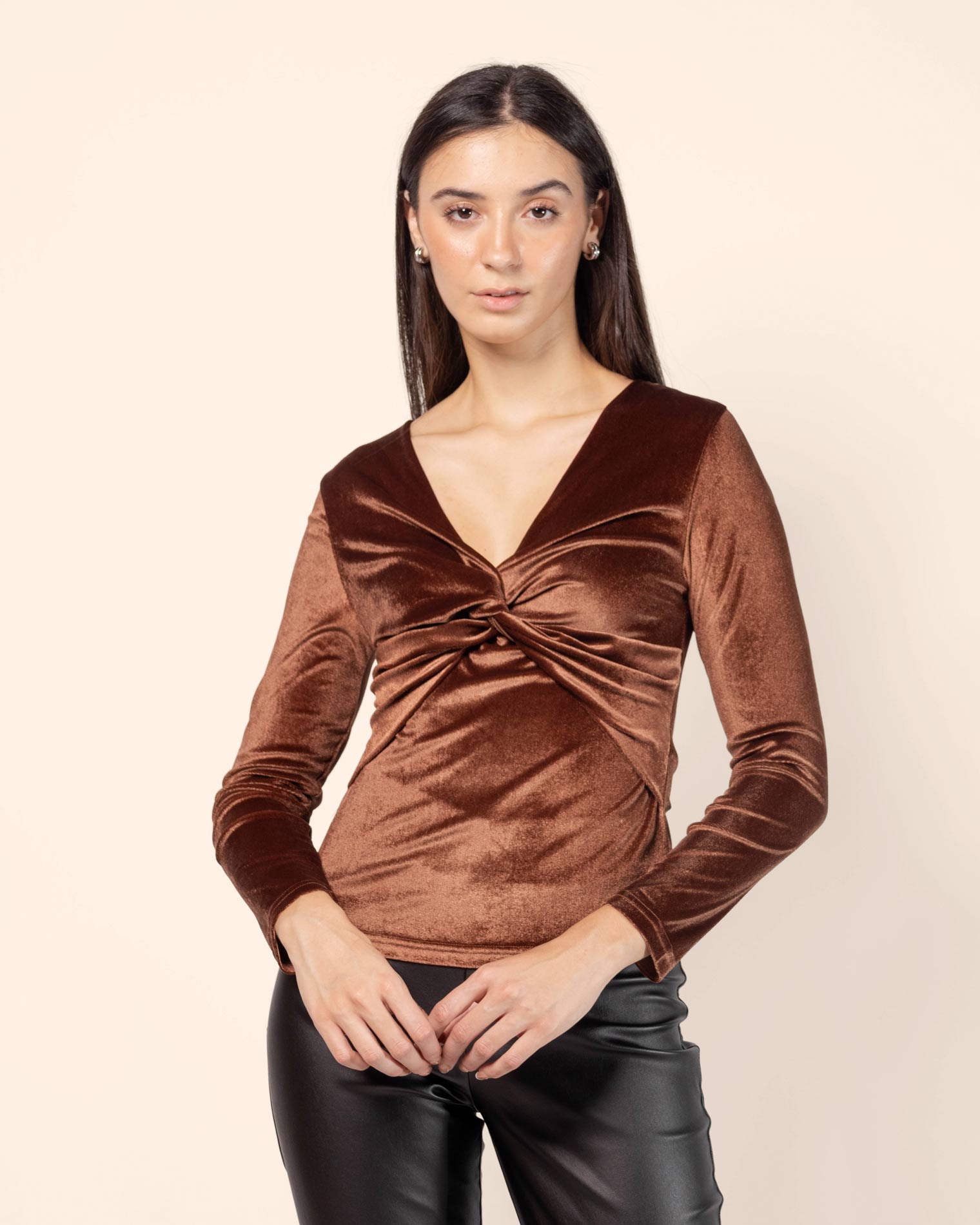 Blusa terciopelo nudo