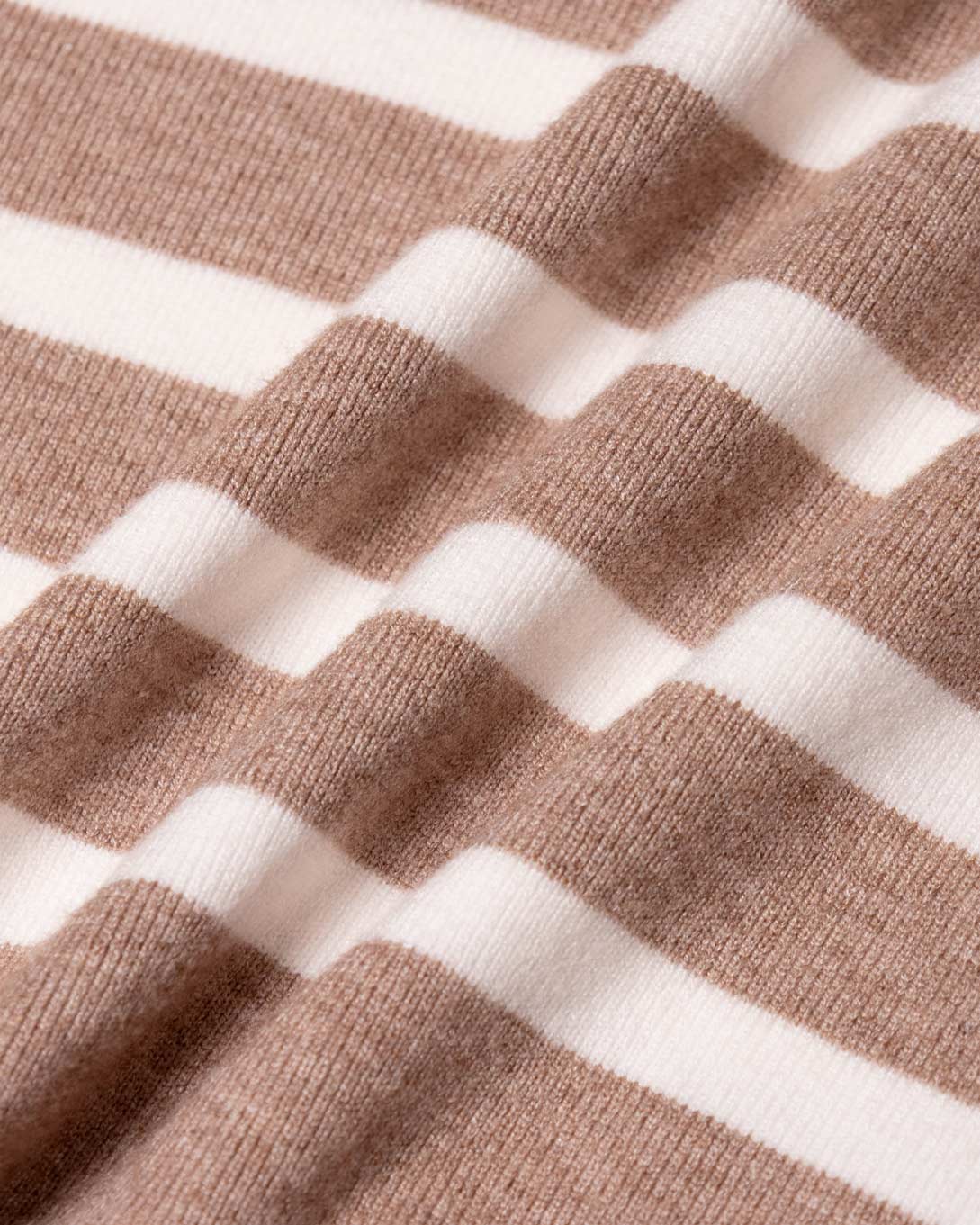 Suéter rayas en parte superior